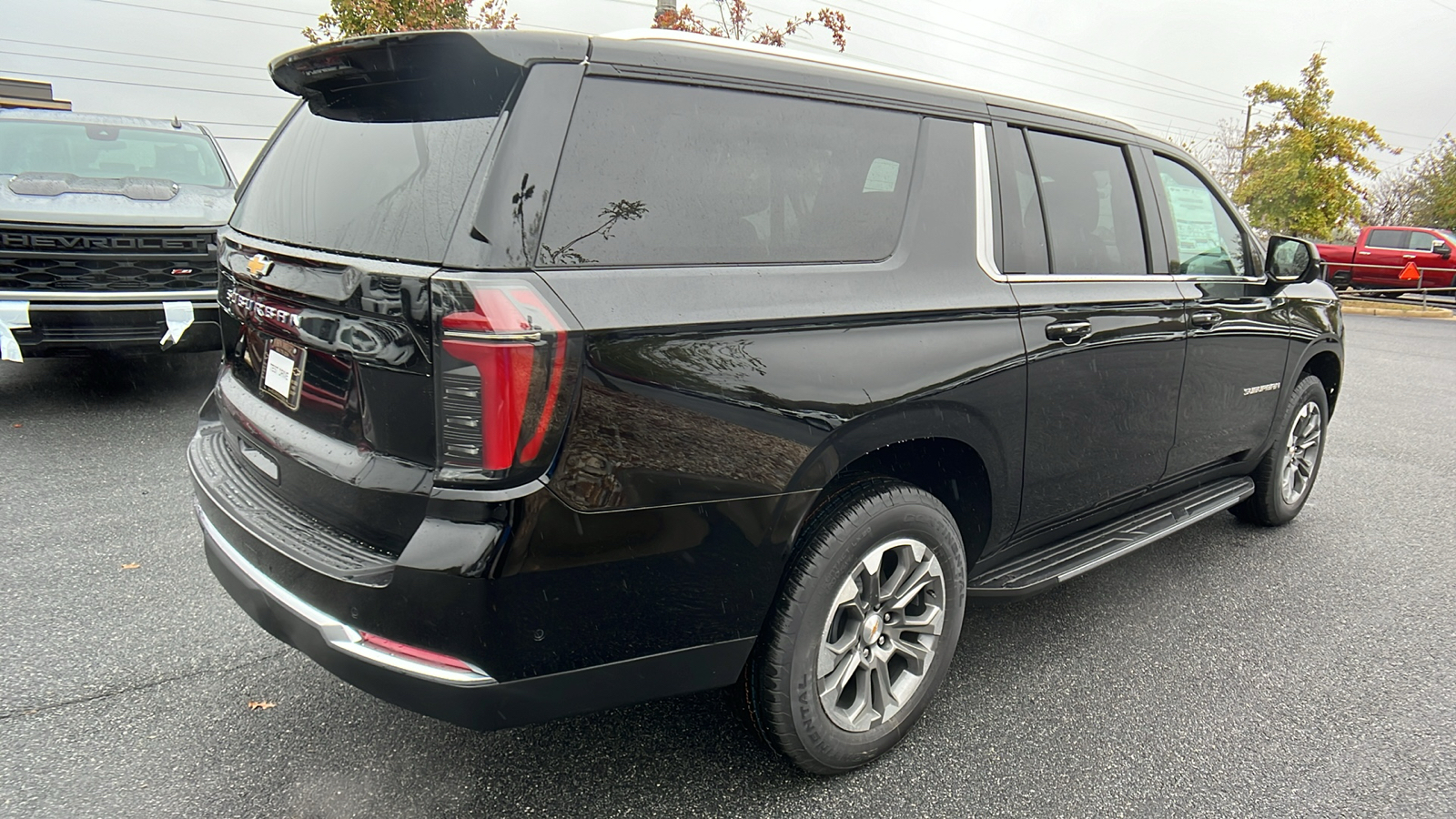 2025 Chevrolet Suburban LS 5