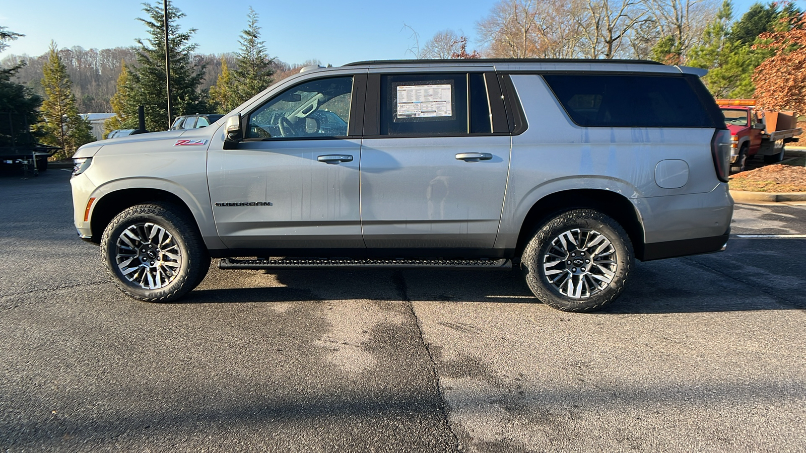 2025 Chevrolet Suburban Z71 8