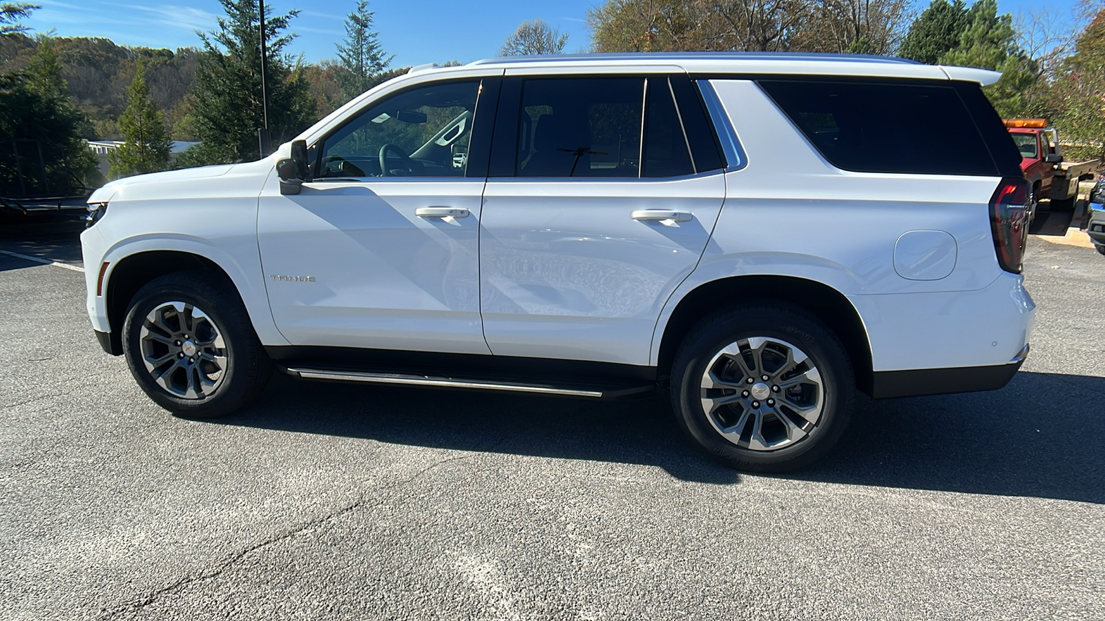 2025 Chevrolet Tahoe LS 8