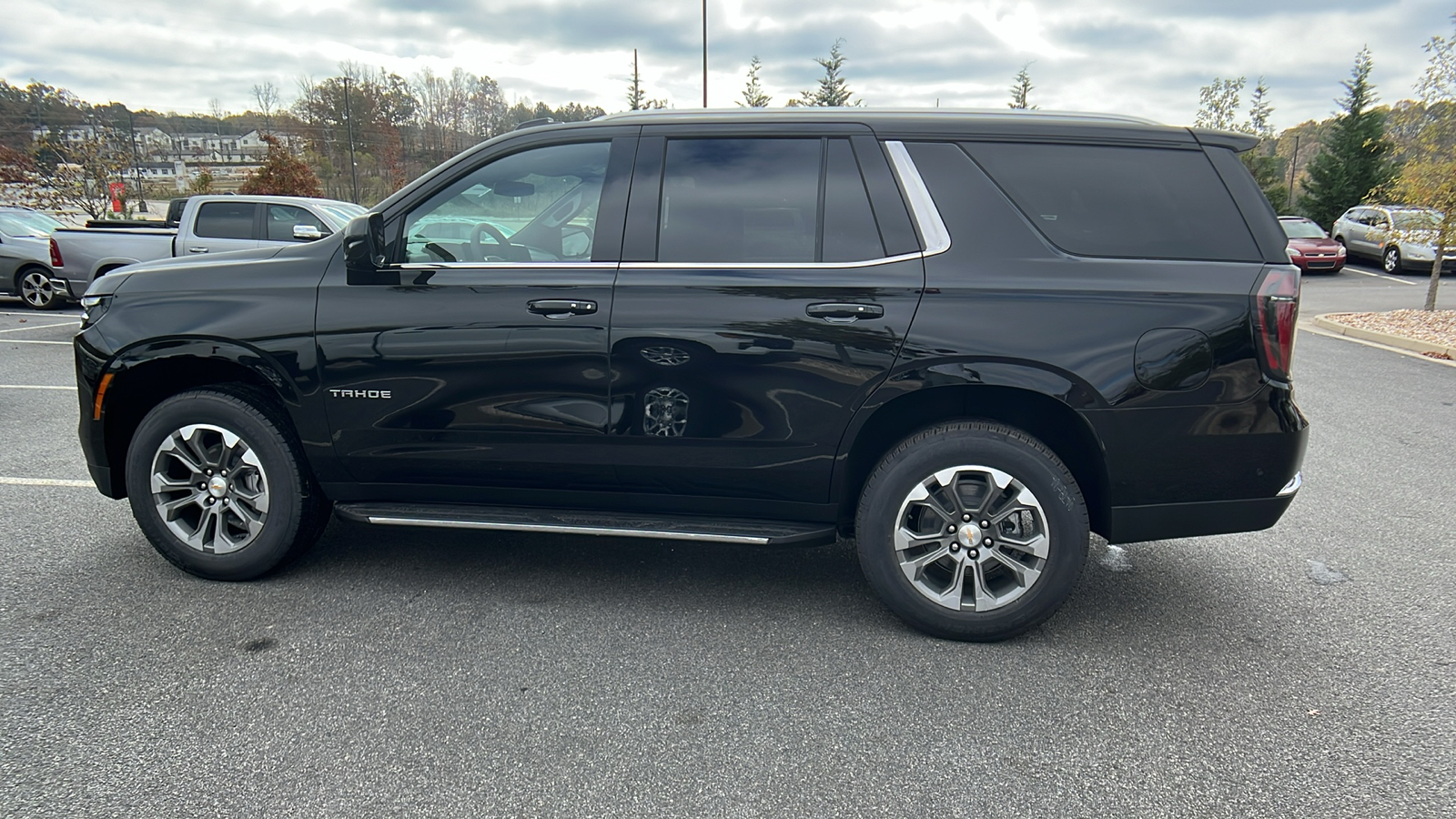 2025 Chevrolet Tahoe LS 8