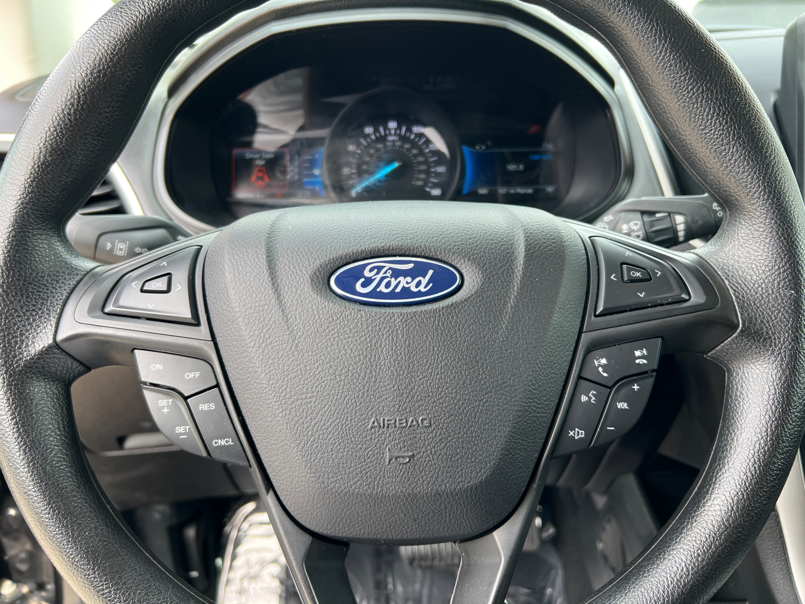 2022 Ford Edge SE 18