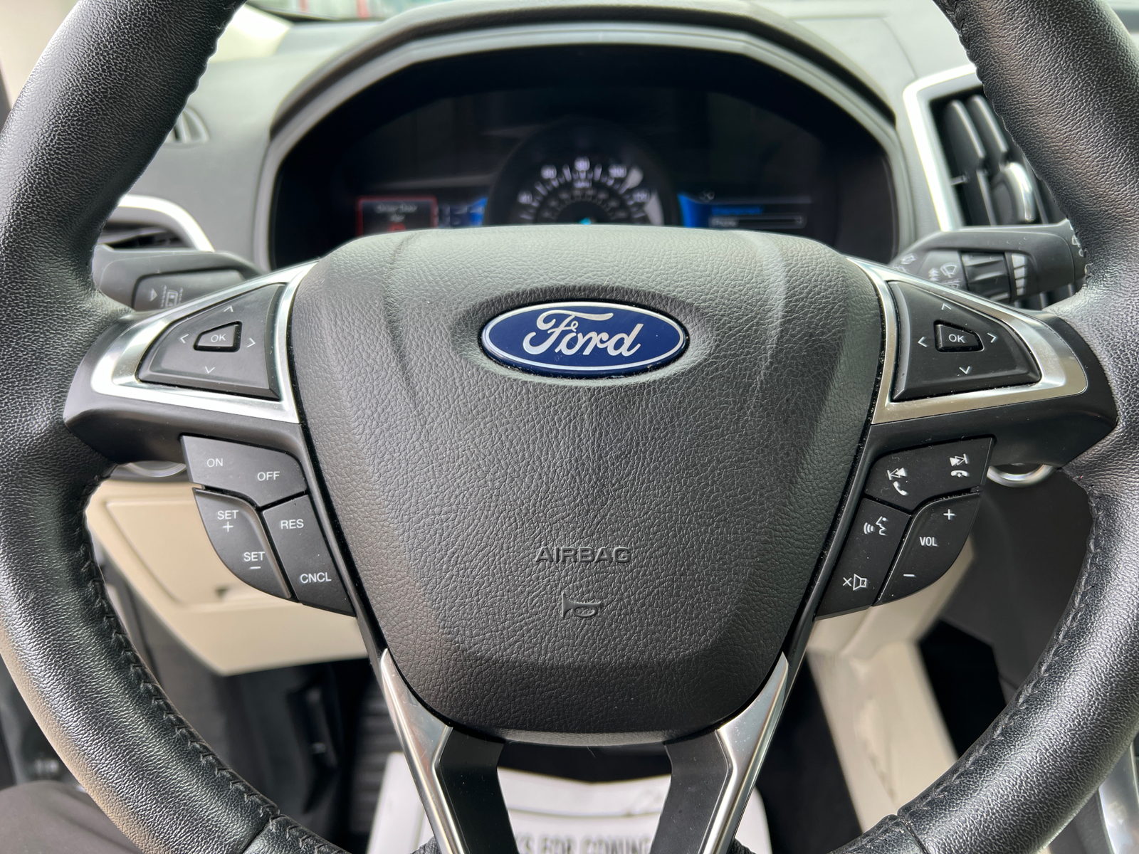 2022 Ford Edge Titanium 19