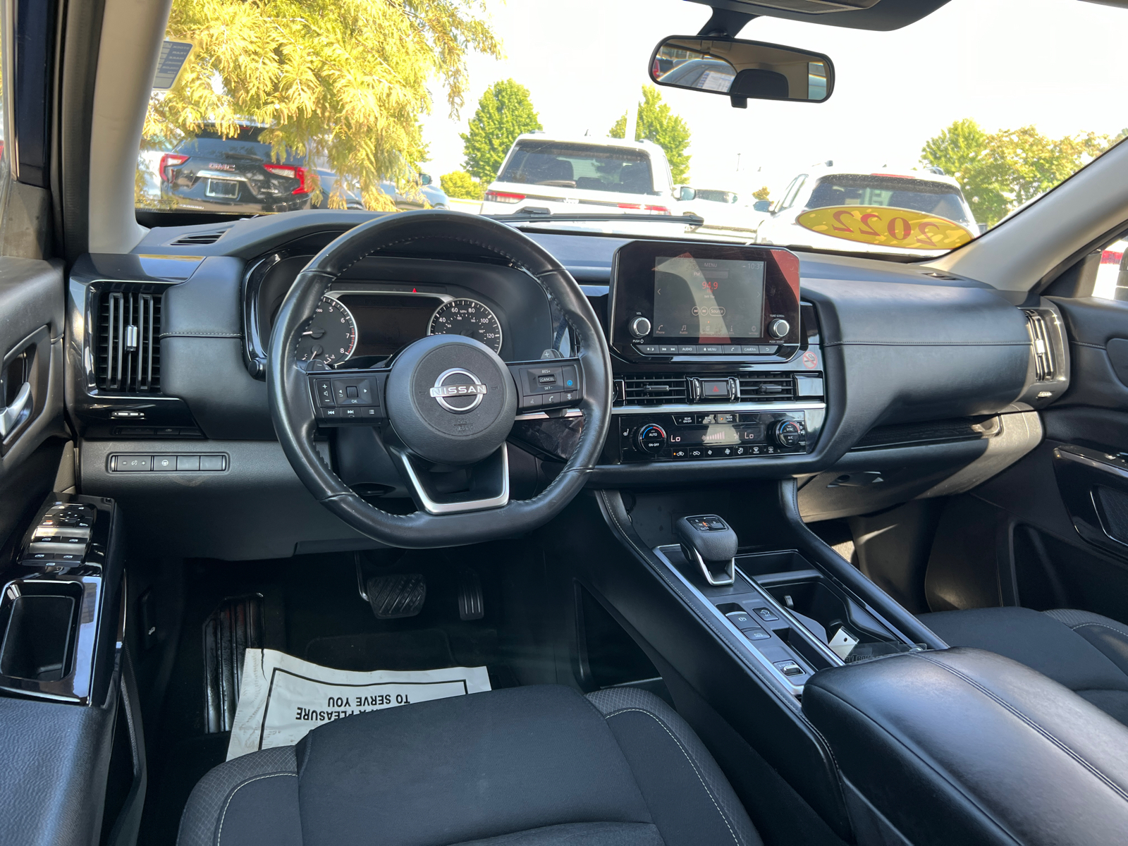 2022 Nissan Pathfinder SV 25