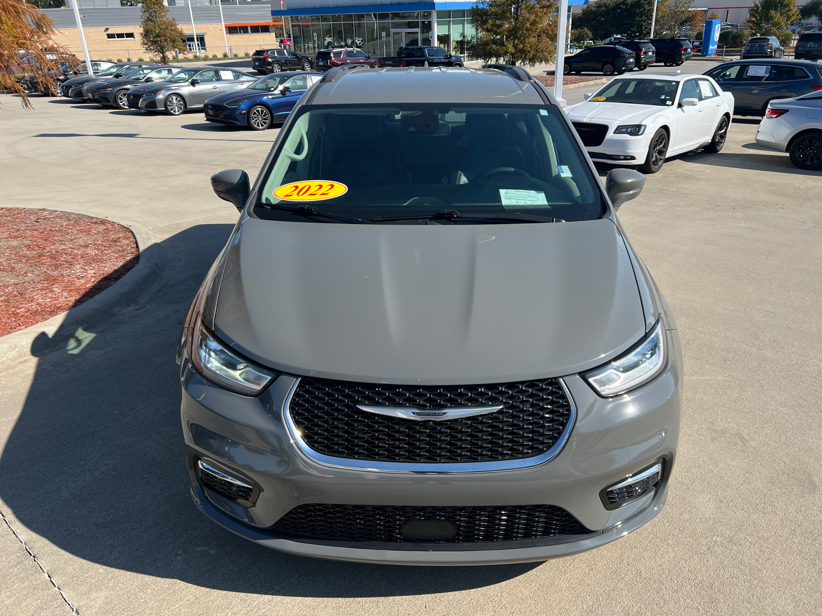 2022 Chrysler Pacifica Touring L 2