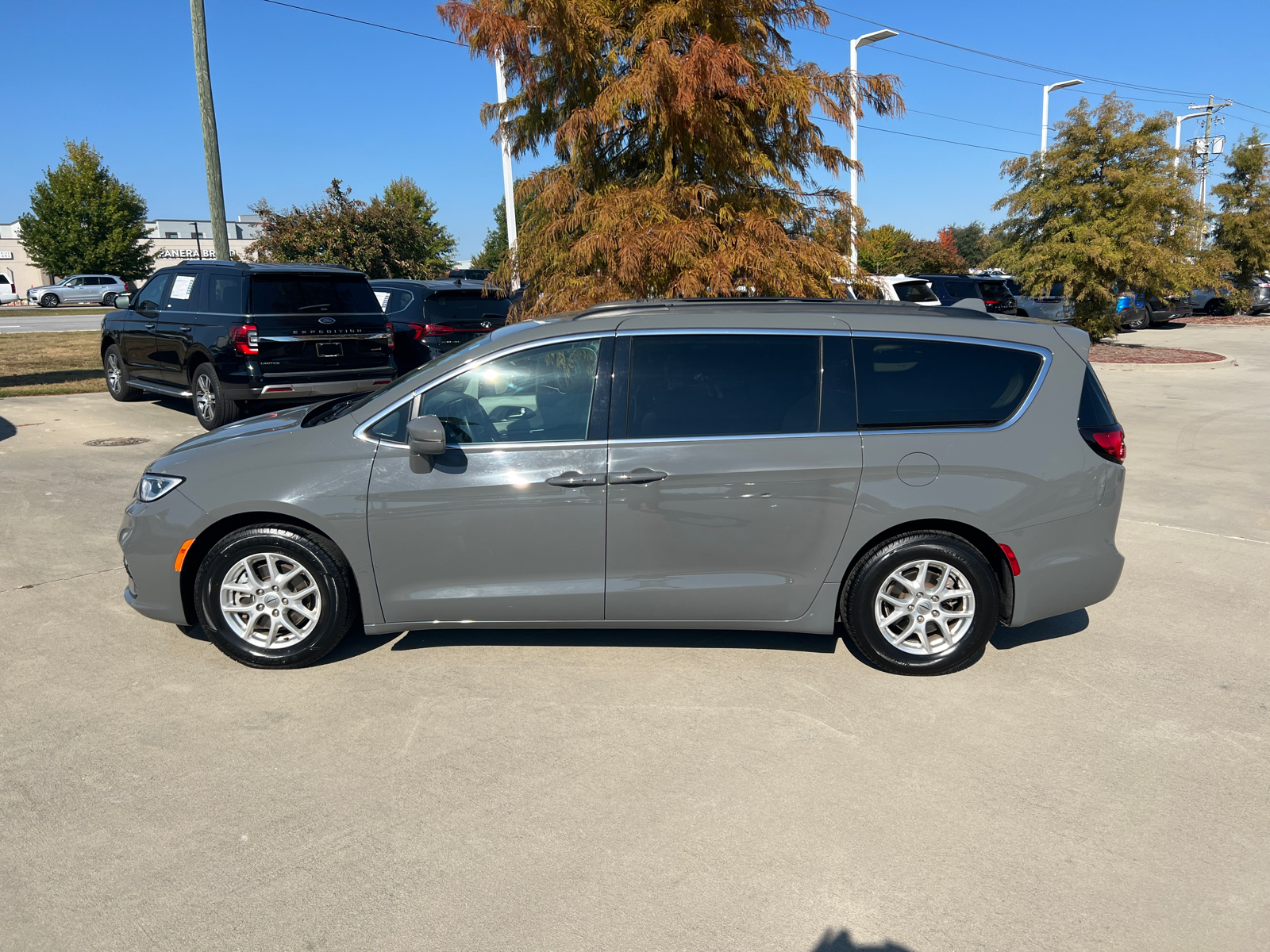 2022 Chrysler Pacifica Touring L 4