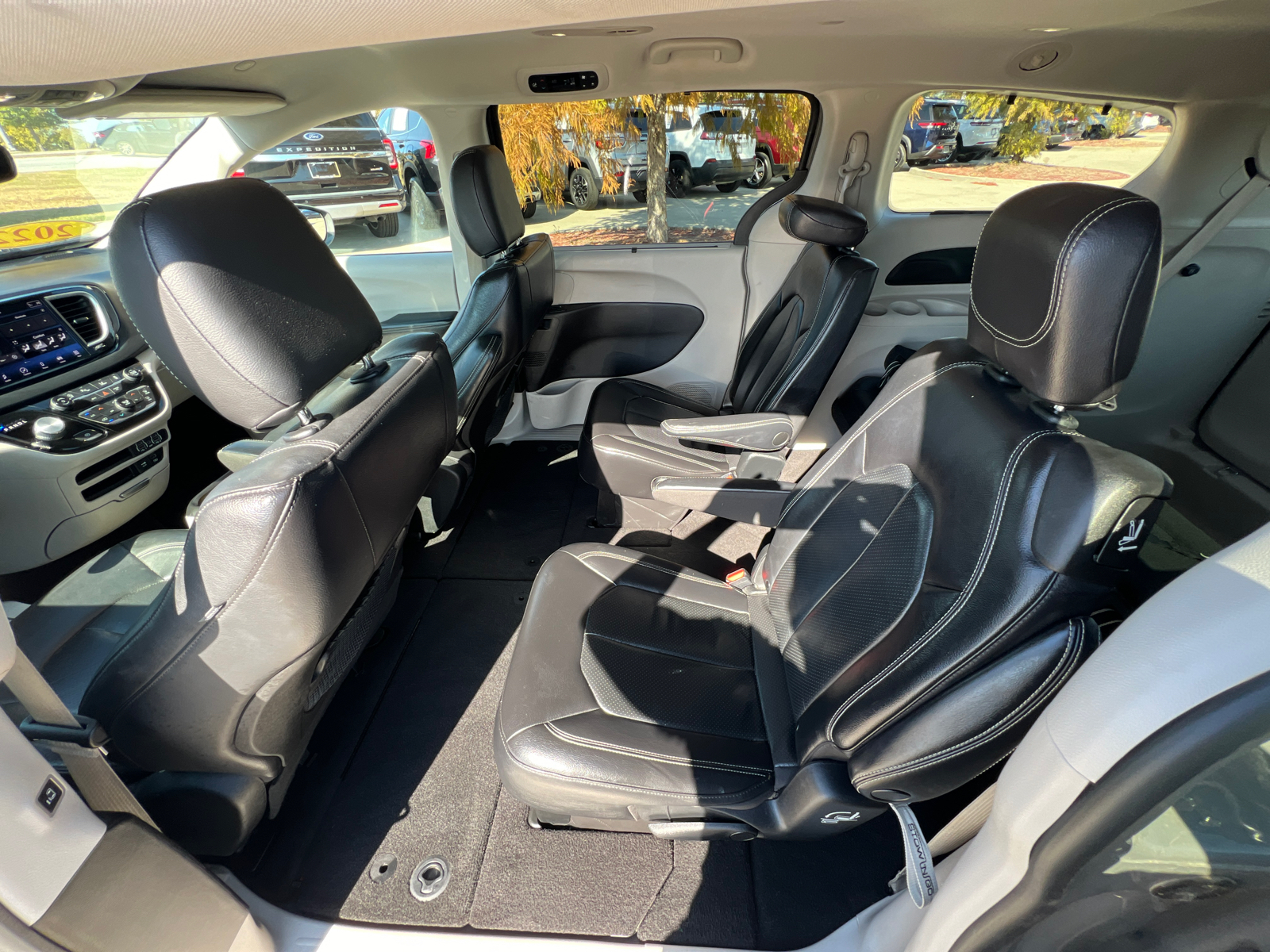 2022 Chrysler Pacifica Touring L 27