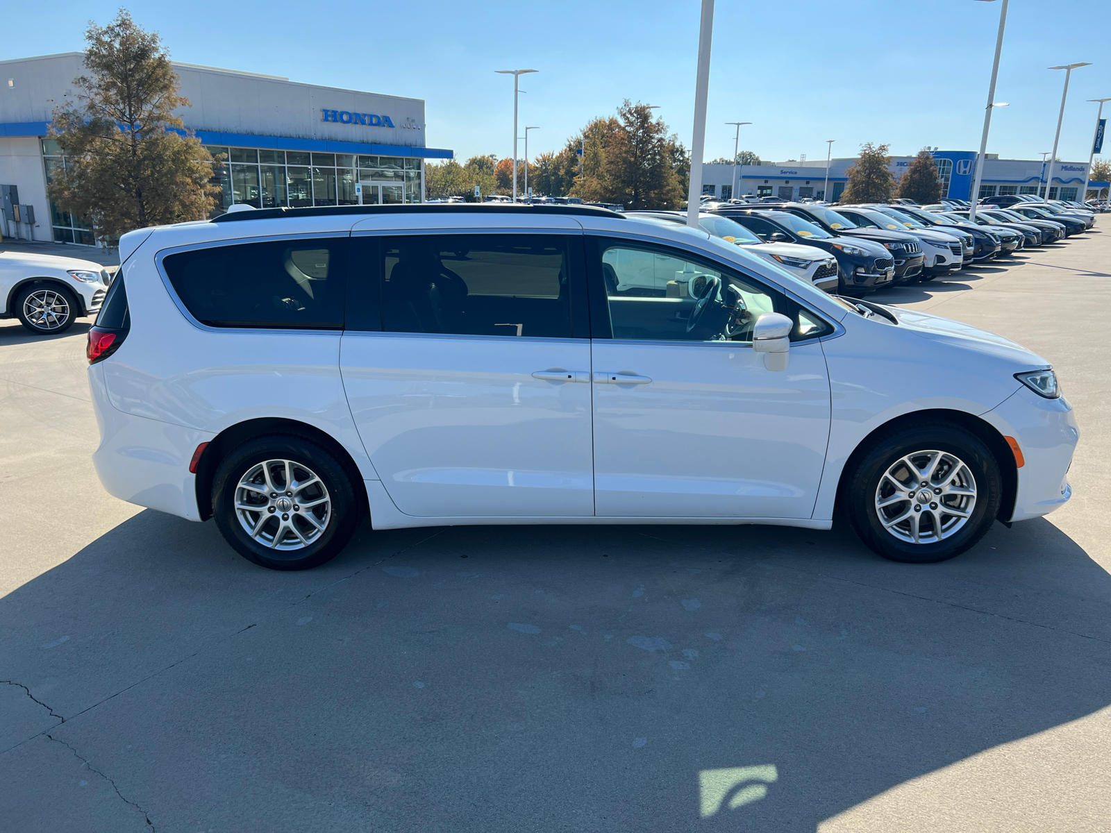 2022 Chrysler Pacifica Touring L 8