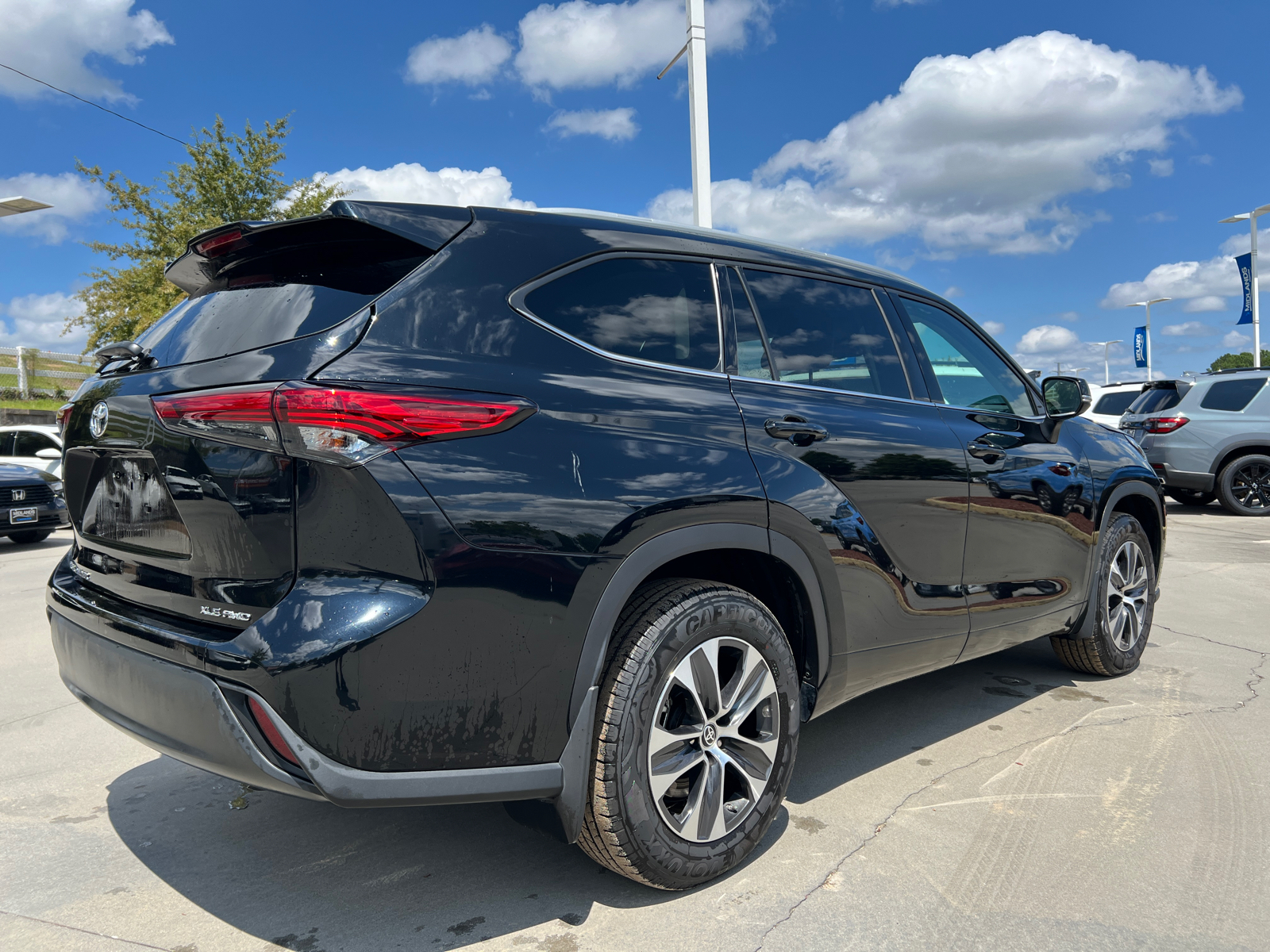 2022 Toyota Highlander XLE 8