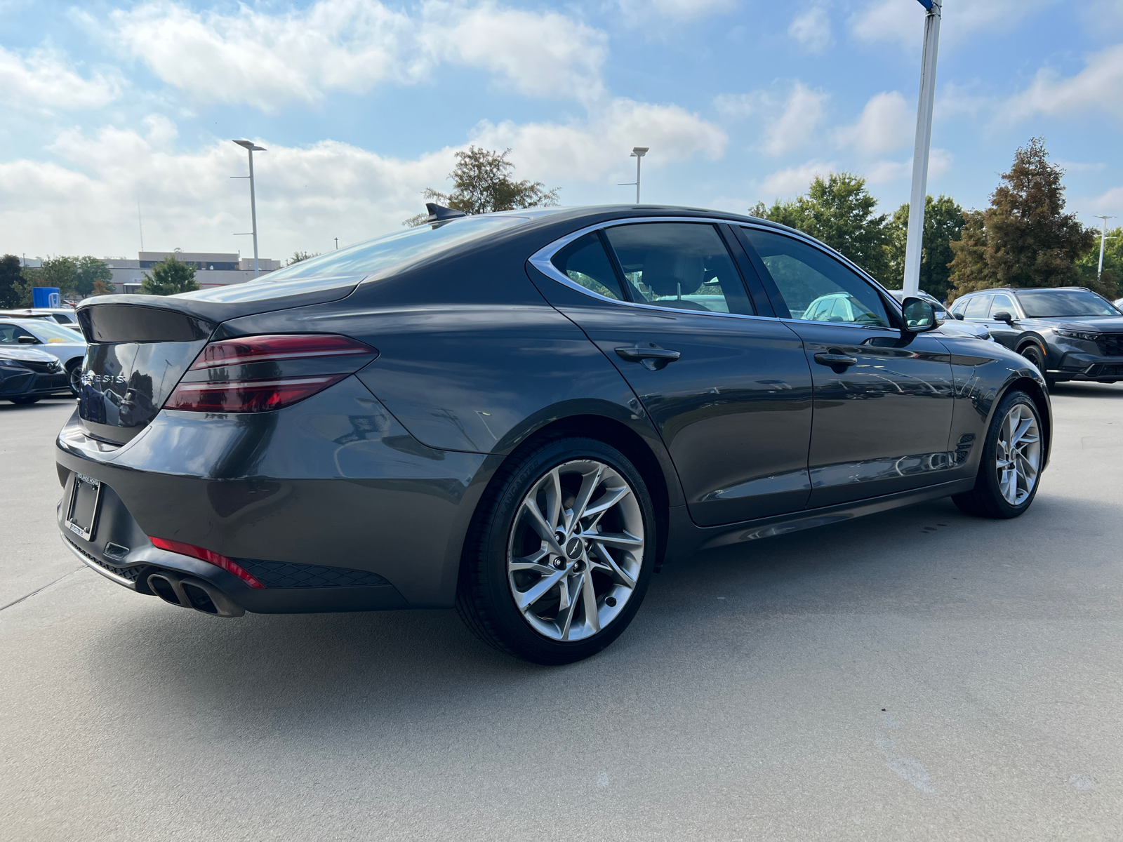 2022 Genesis G70 2.0T 7