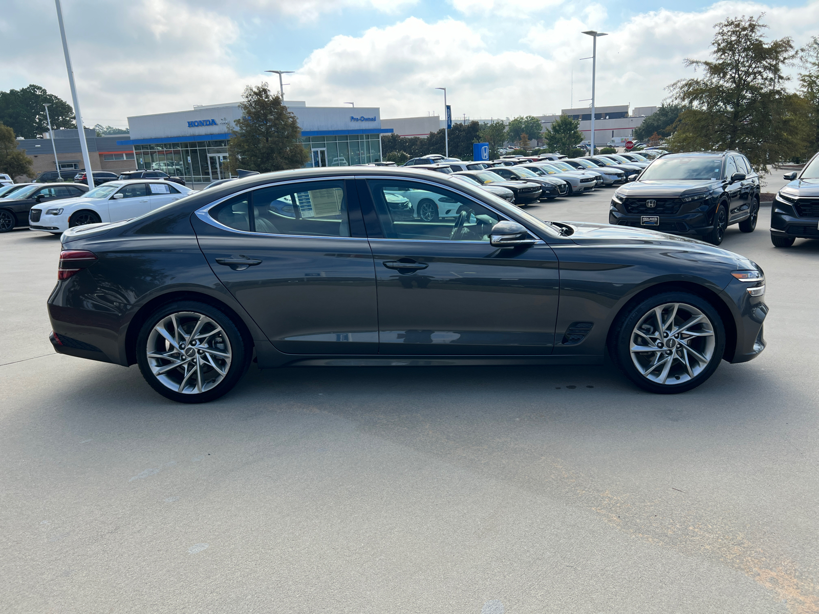 2022 Genesis G70 2.0T 8