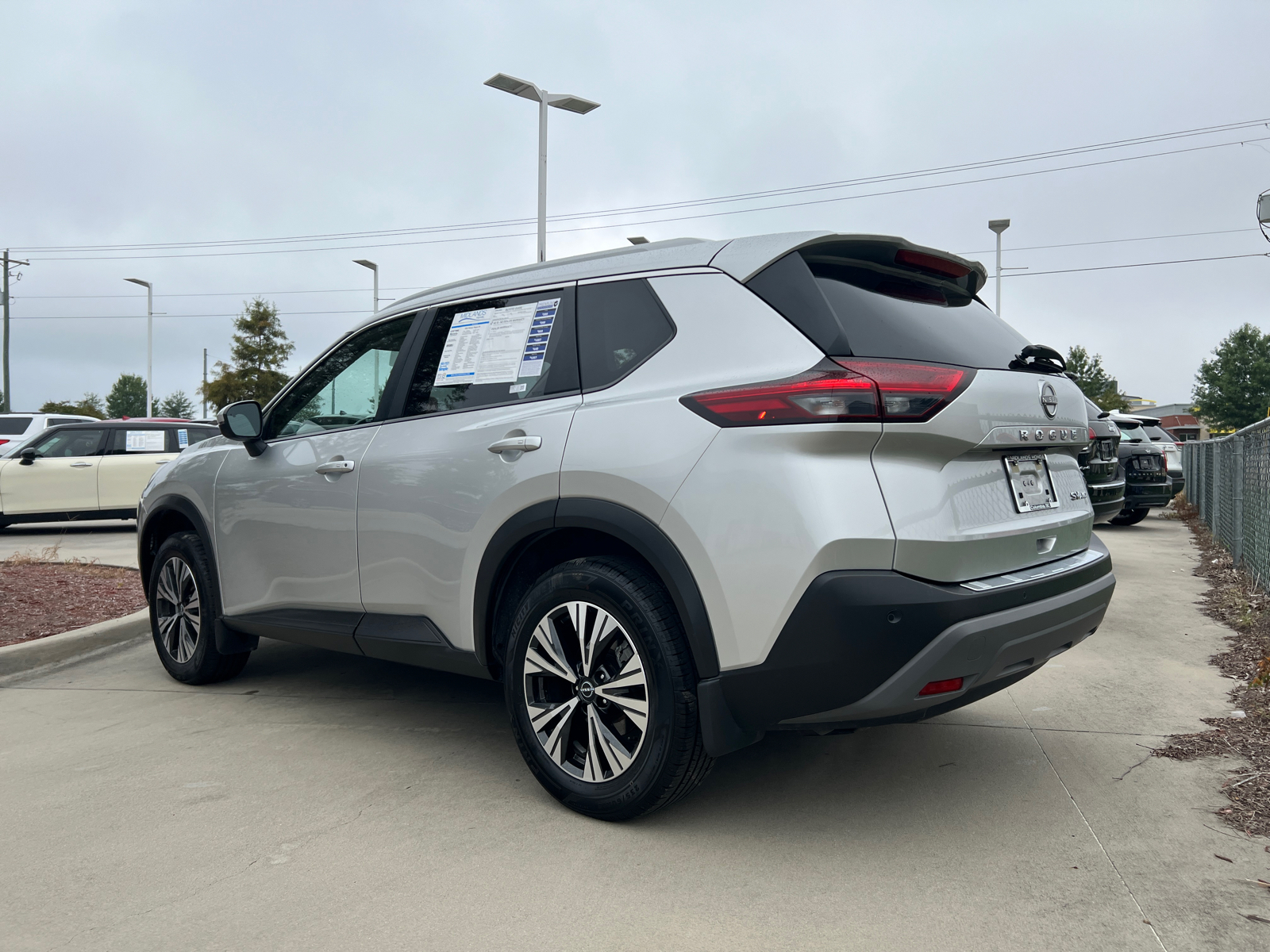 2022 Nissan Rogue SV 6