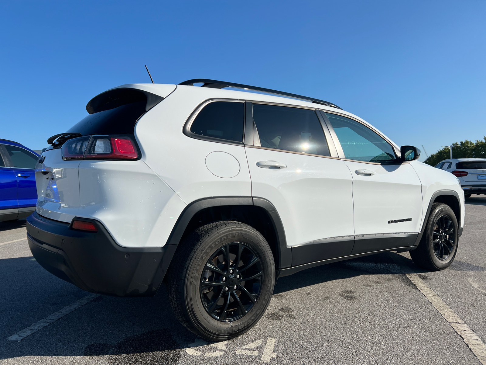 2023 Jeep Cherokee Altitude 7