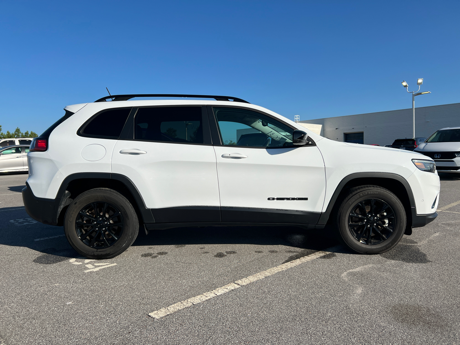 2023 Jeep Cherokee Altitude 8