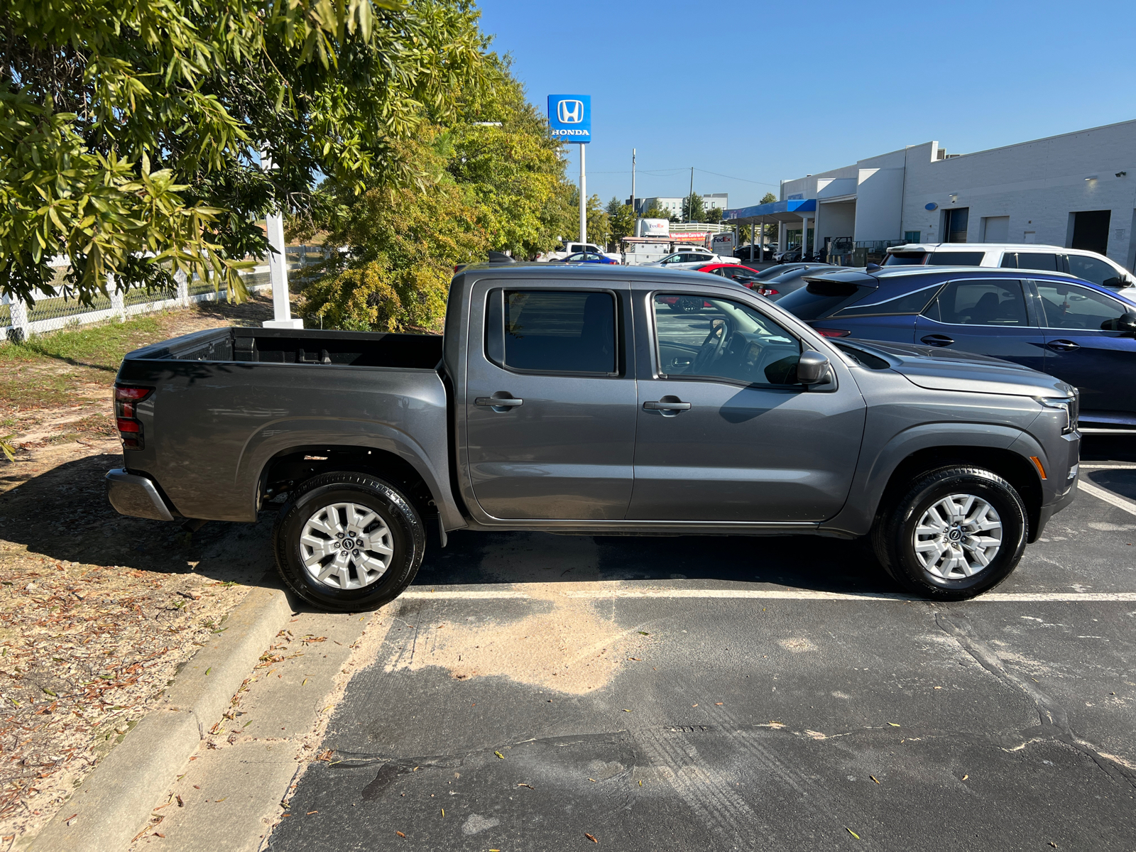 2023 Nissan Frontier SV 8