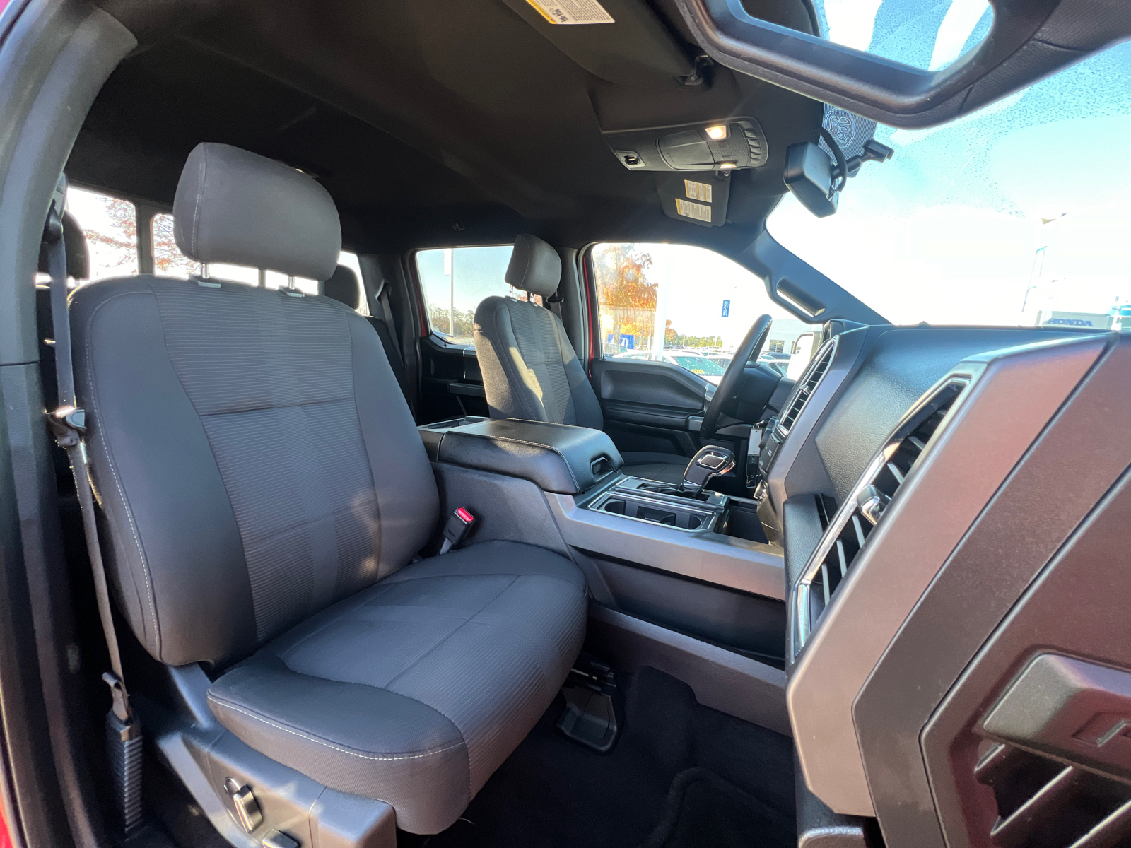 2016 Ford F-150 XLT 33