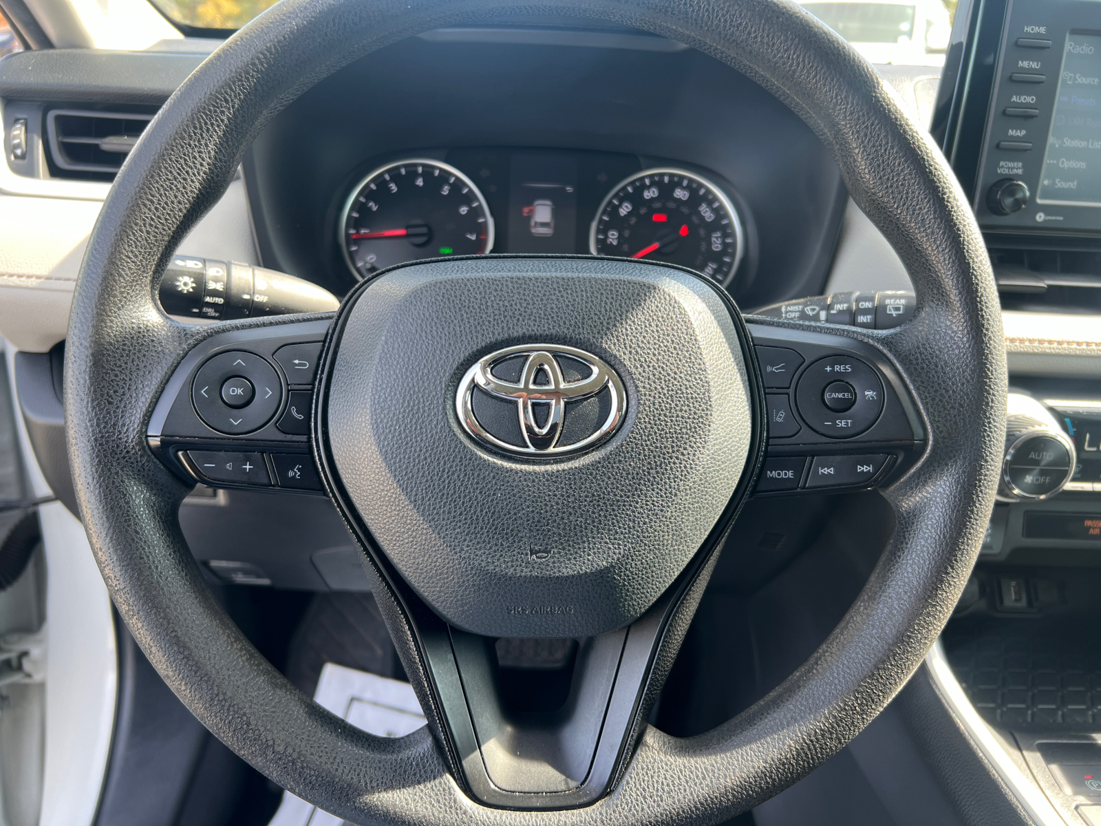 2021 Toyota RAV4 XLE 16