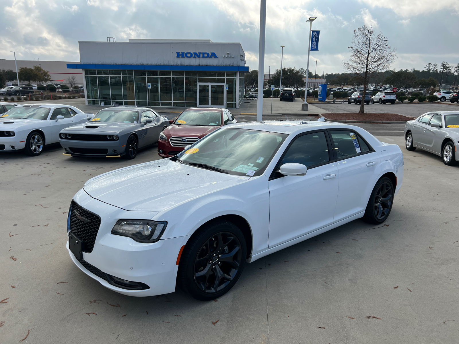 2022 Chrysler 300 S 3