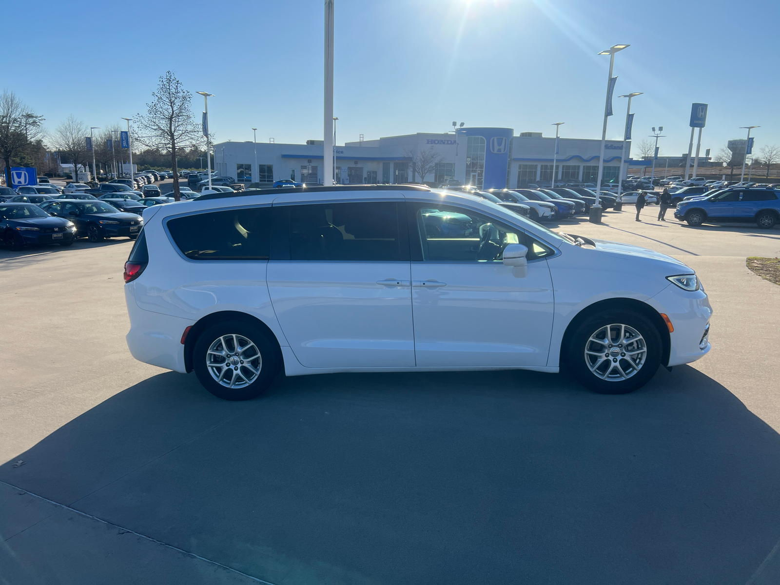 2022 Chrysler Pacifica Touring L 8