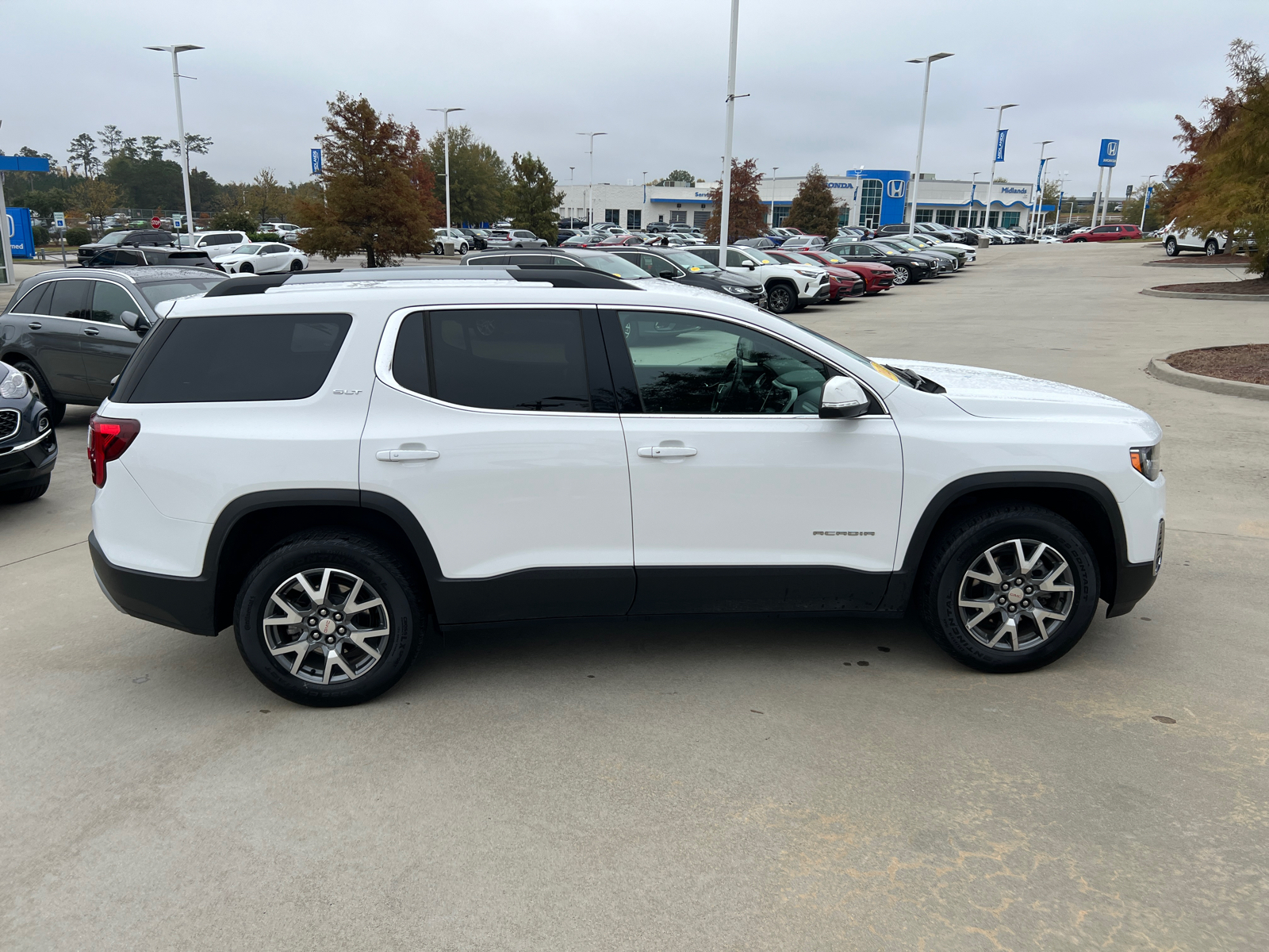 2023 GMC Acadia SLT 8