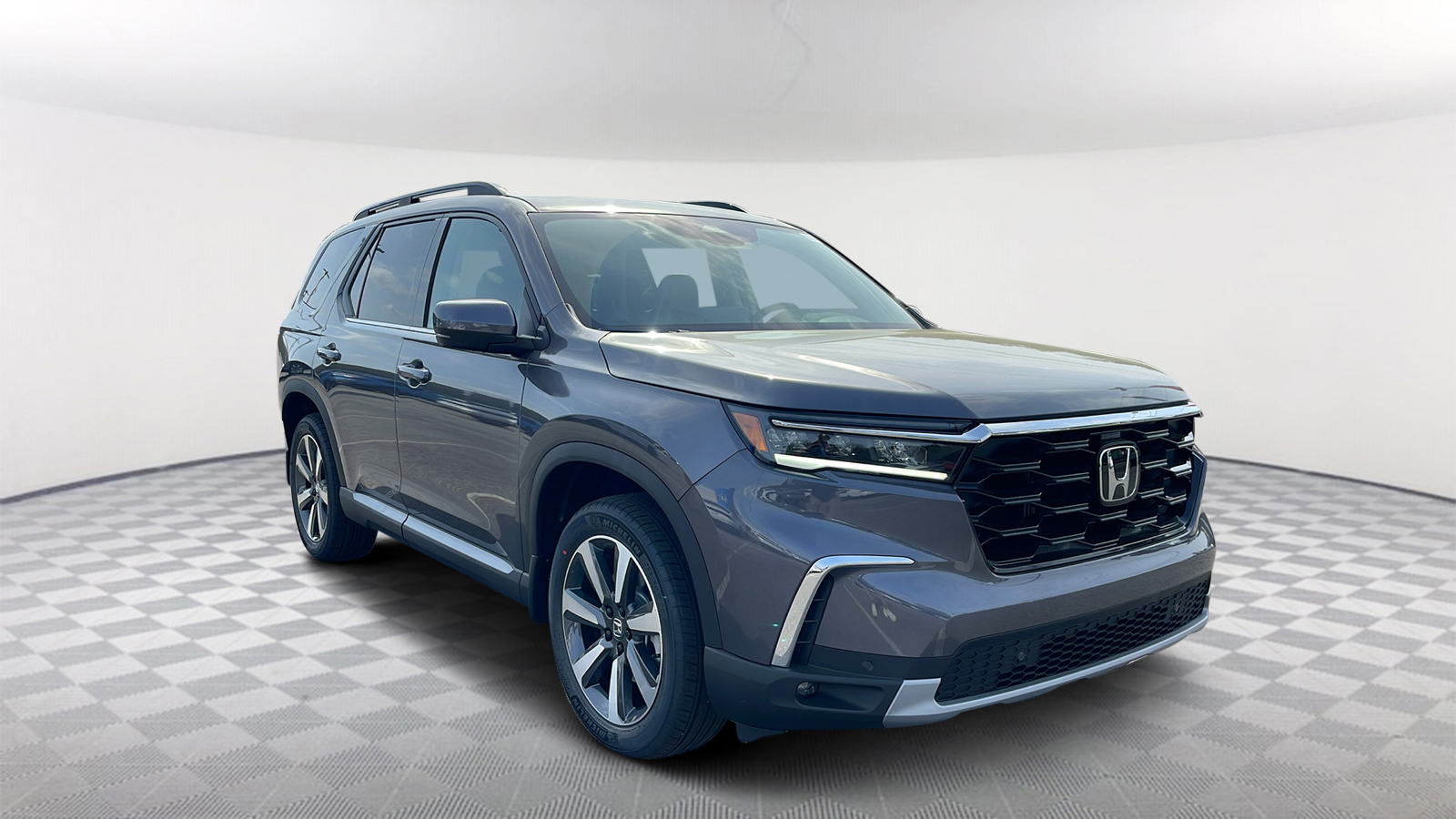 2025 Honda Pilot Touring 1