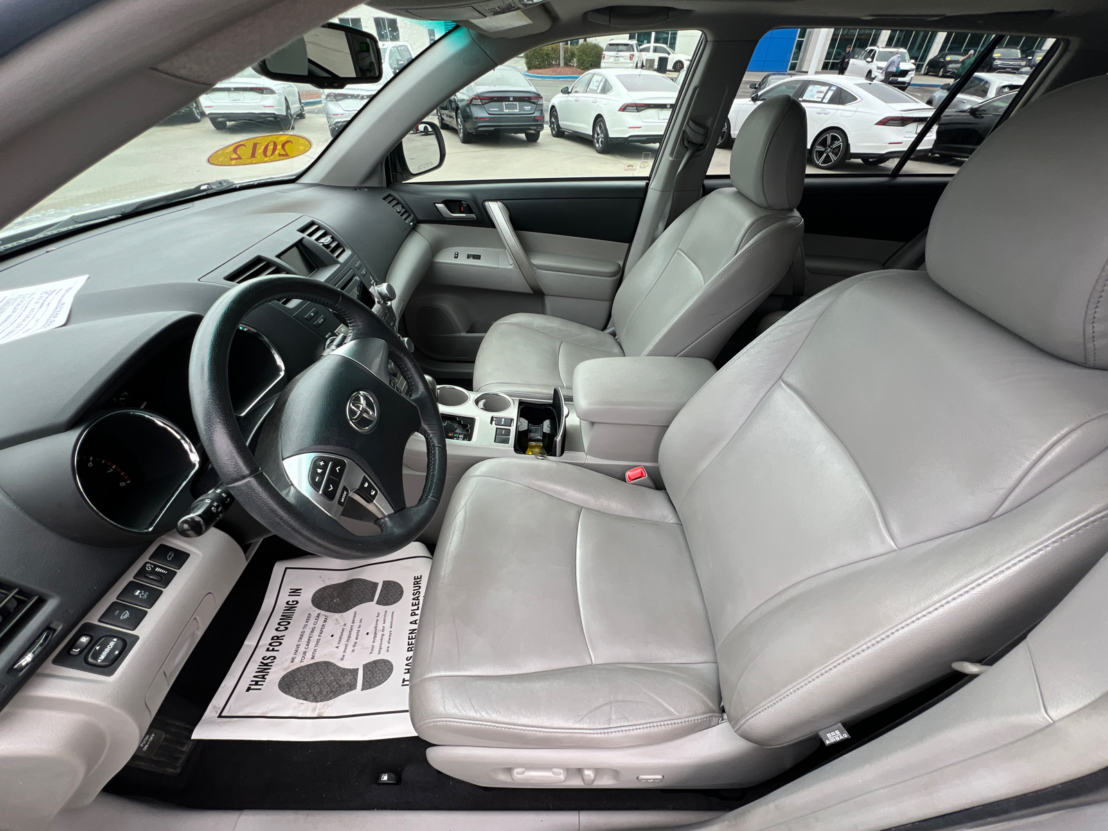 2012 Toyota Highlander Base 11