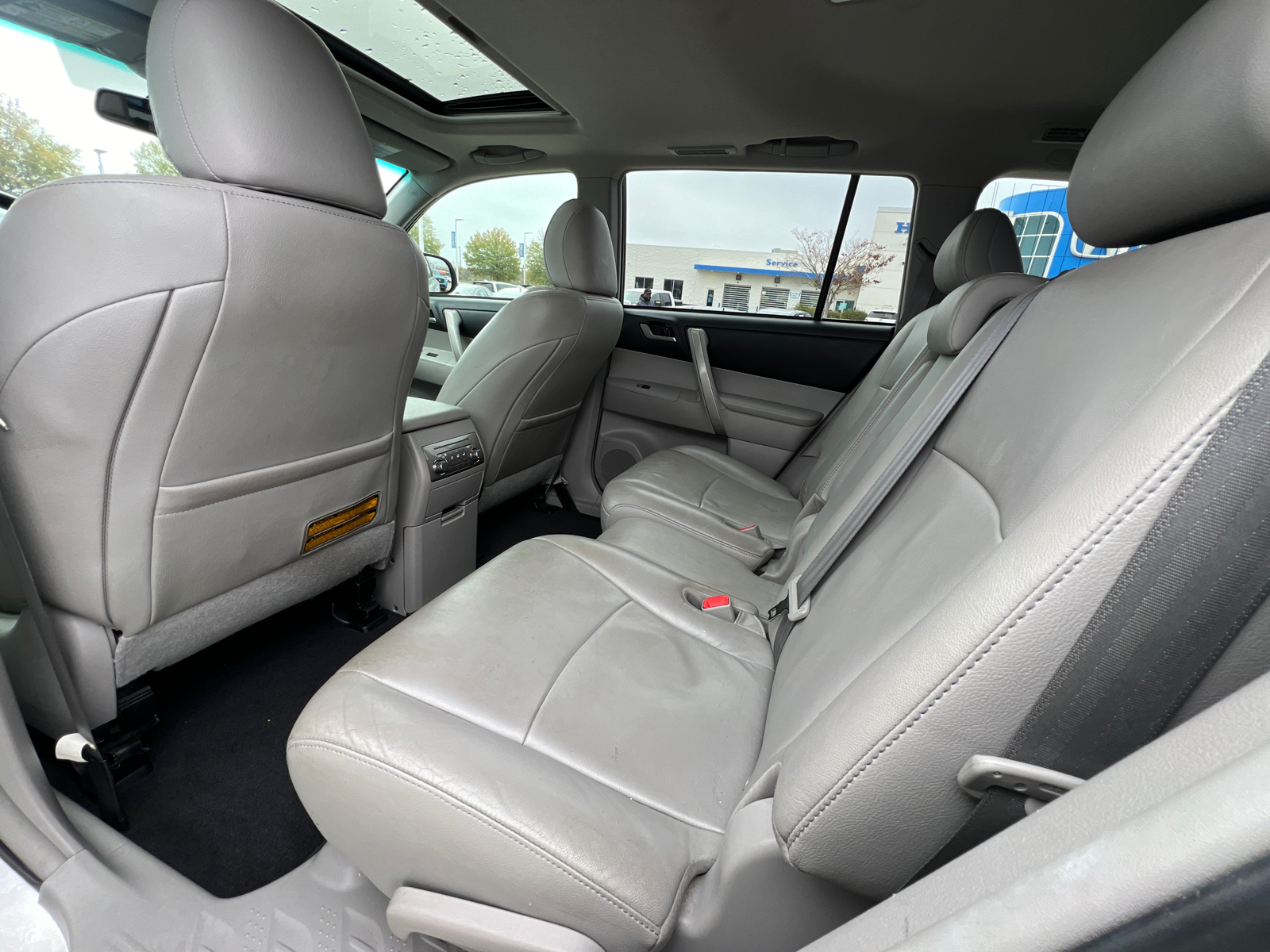 2012 Toyota Highlander Base 26