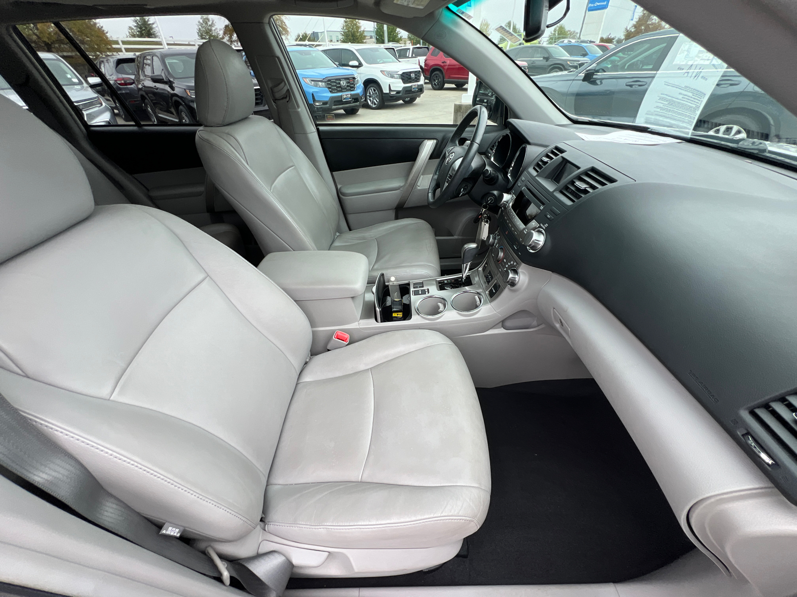 2012 Toyota Highlander Base 31