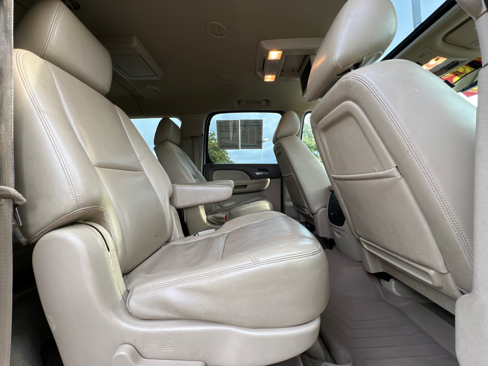 2013 Chevrolet Suburban 1500 LTZ 36