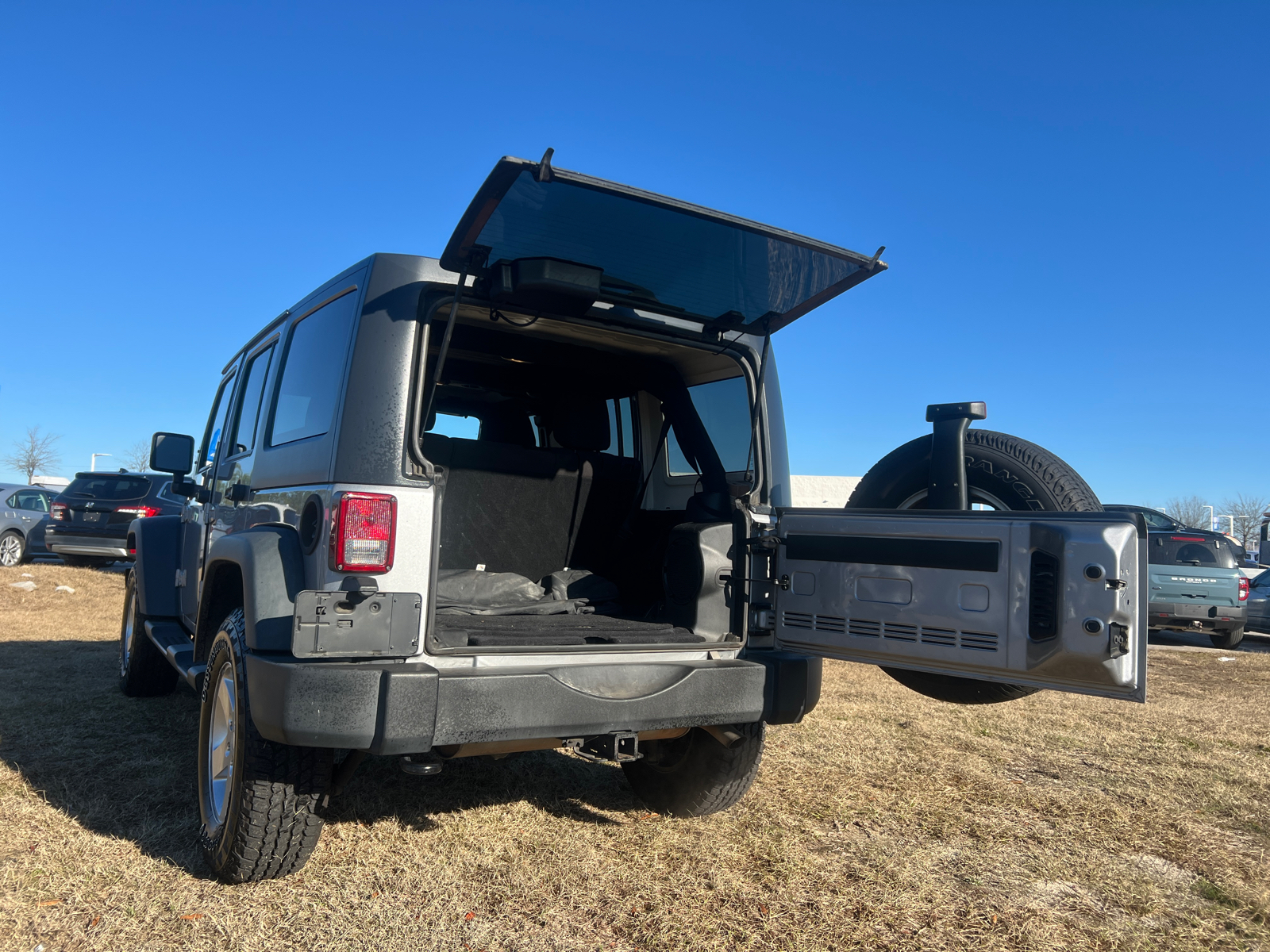 2014 Jeep Wrangler Unlimited Sport 25