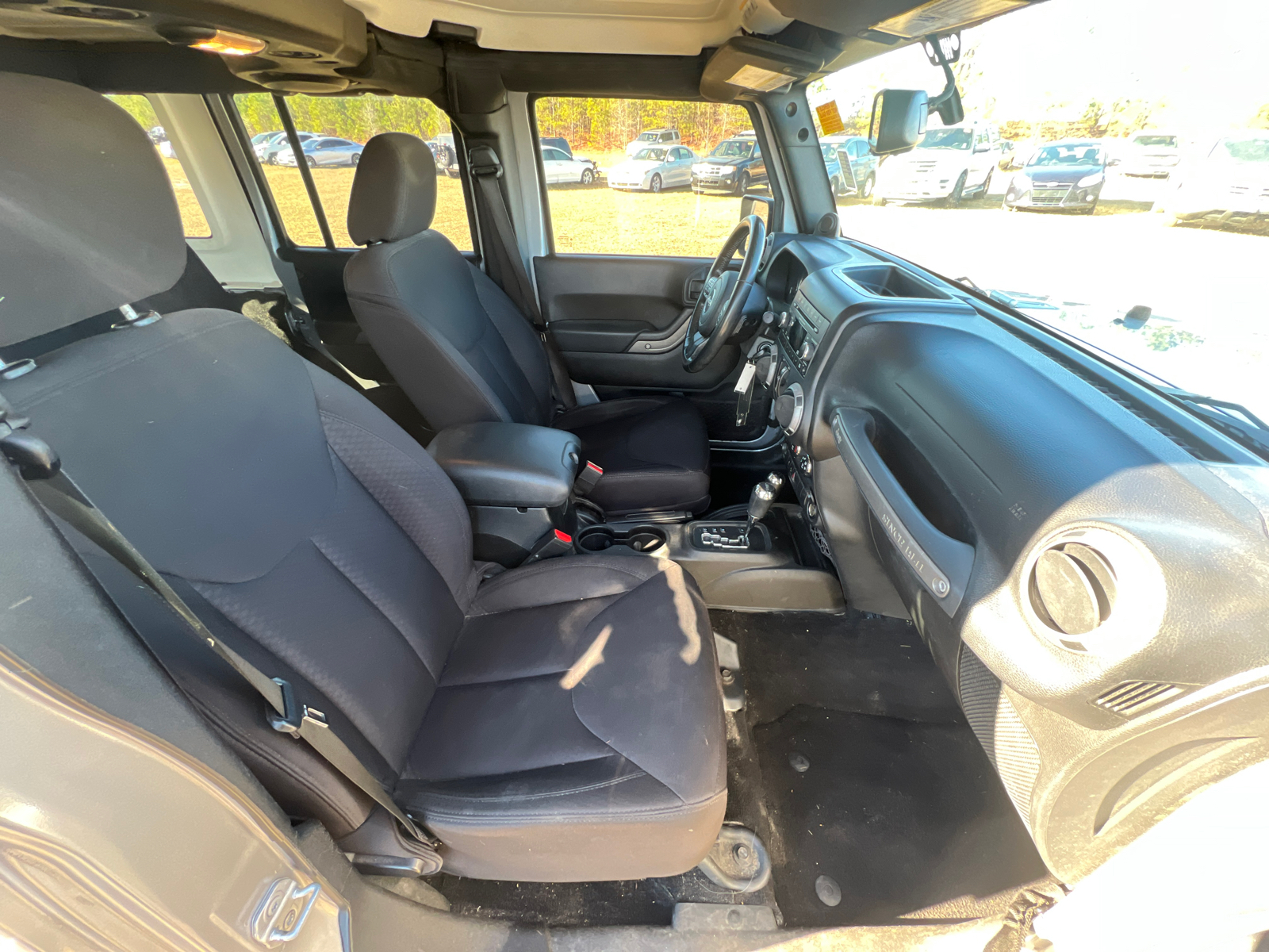 2014 Jeep Wrangler Unlimited Sport 28