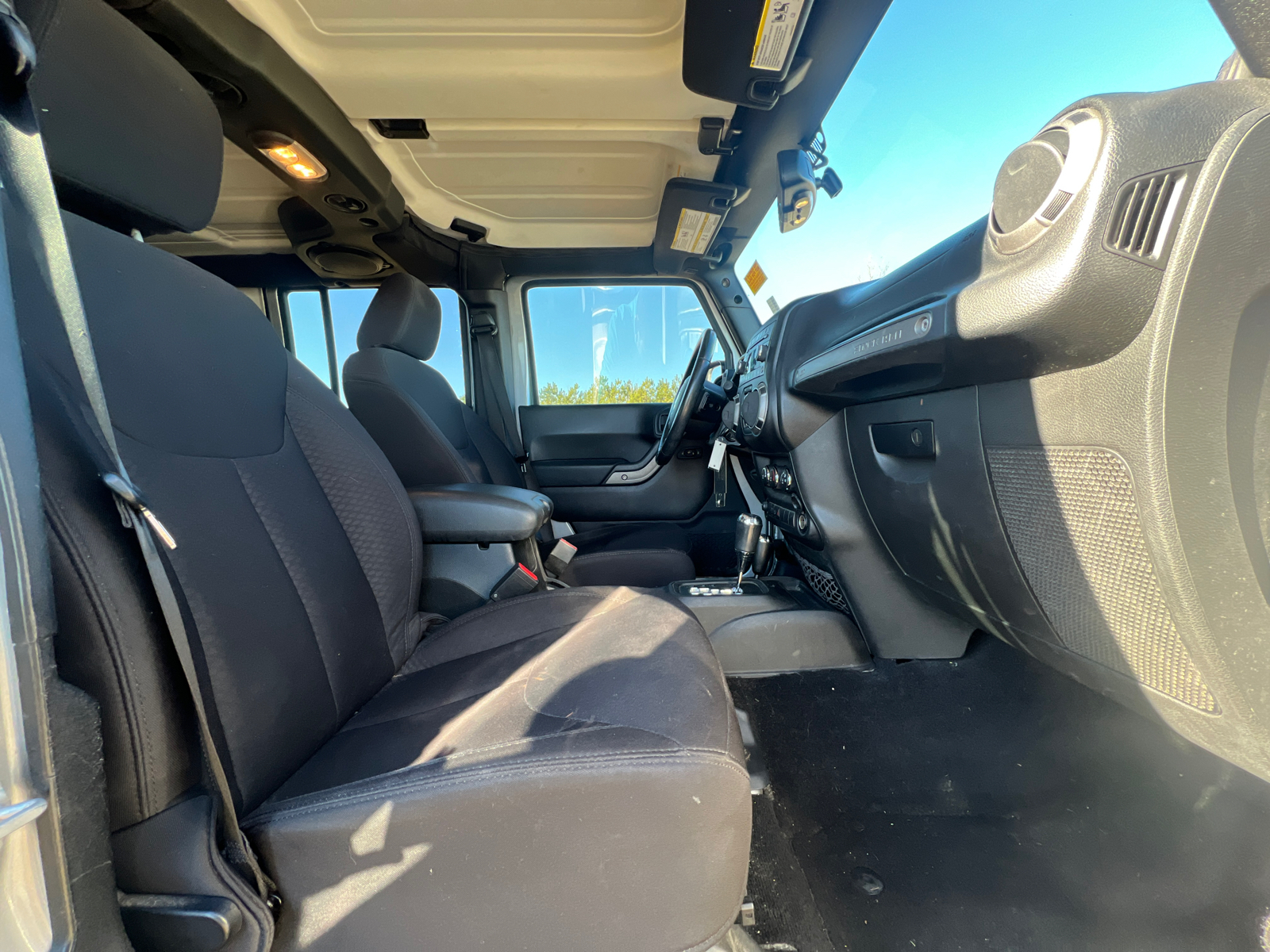 2014 Jeep Wrangler Unlimited Sport 30