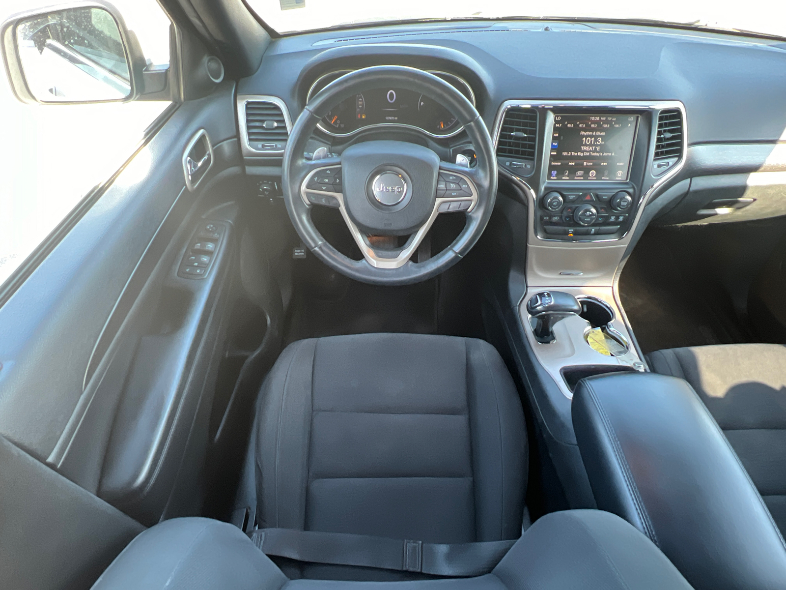 2015 Jeep Grand Cherokee Laredo 25