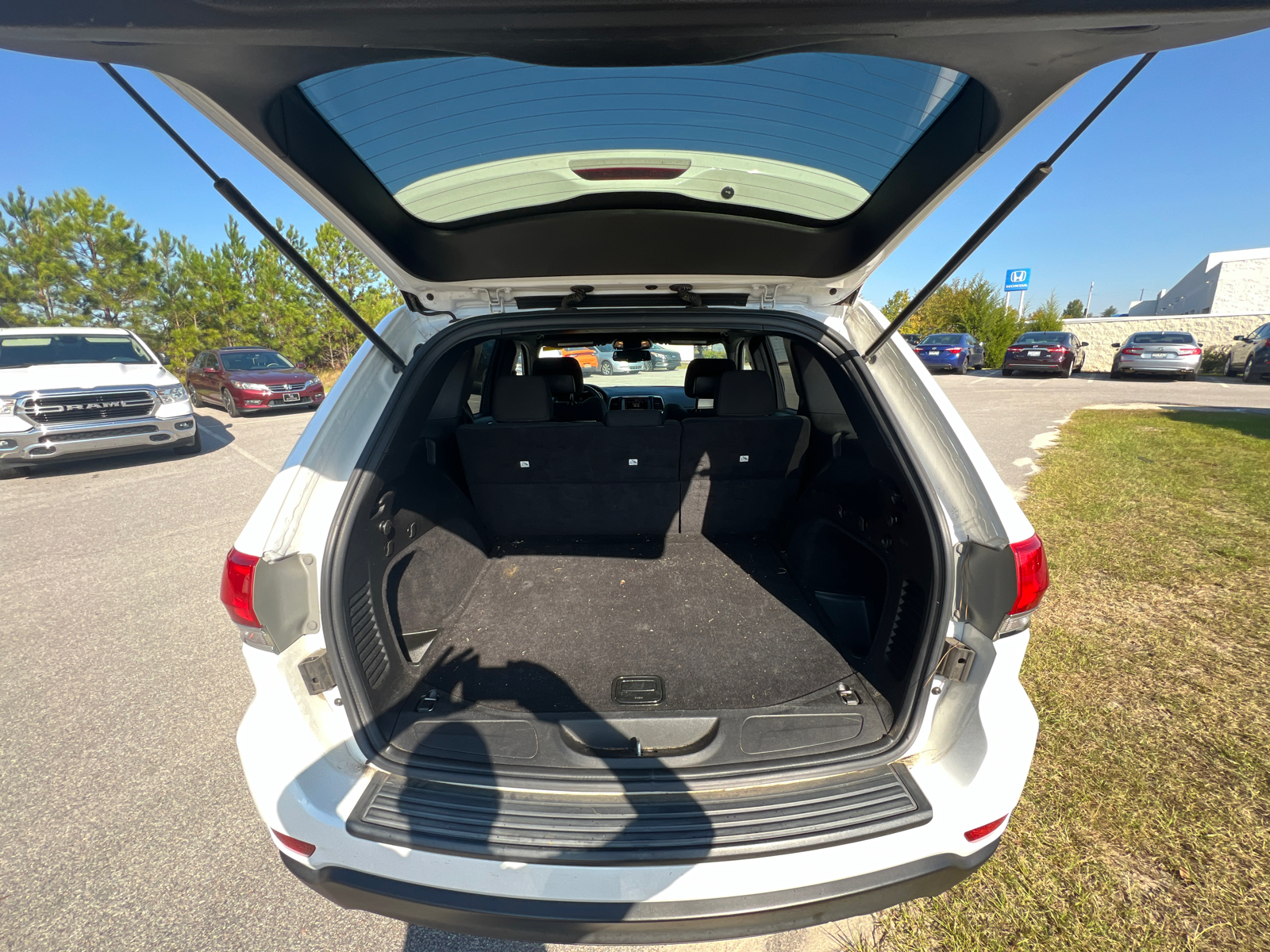 2015 Jeep Grand Cherokee Laredo 28