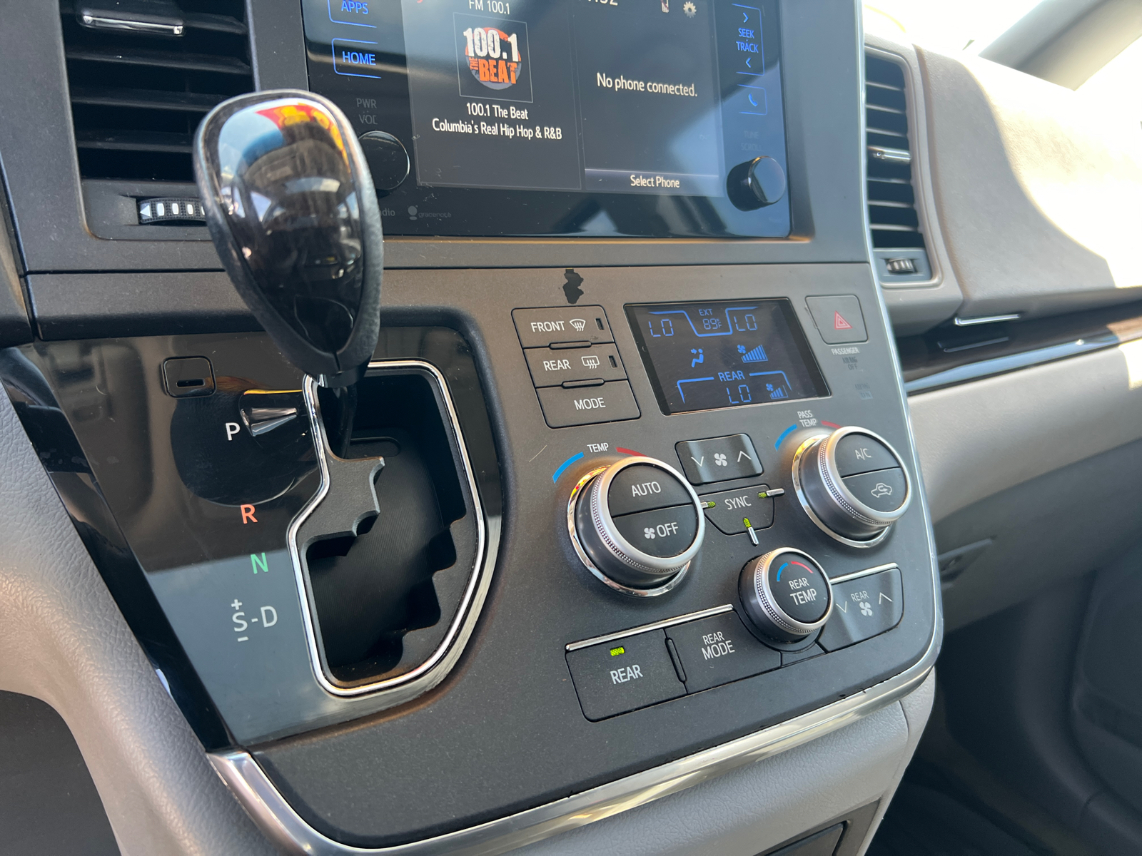 2015 Toyota Sienna XLE 22