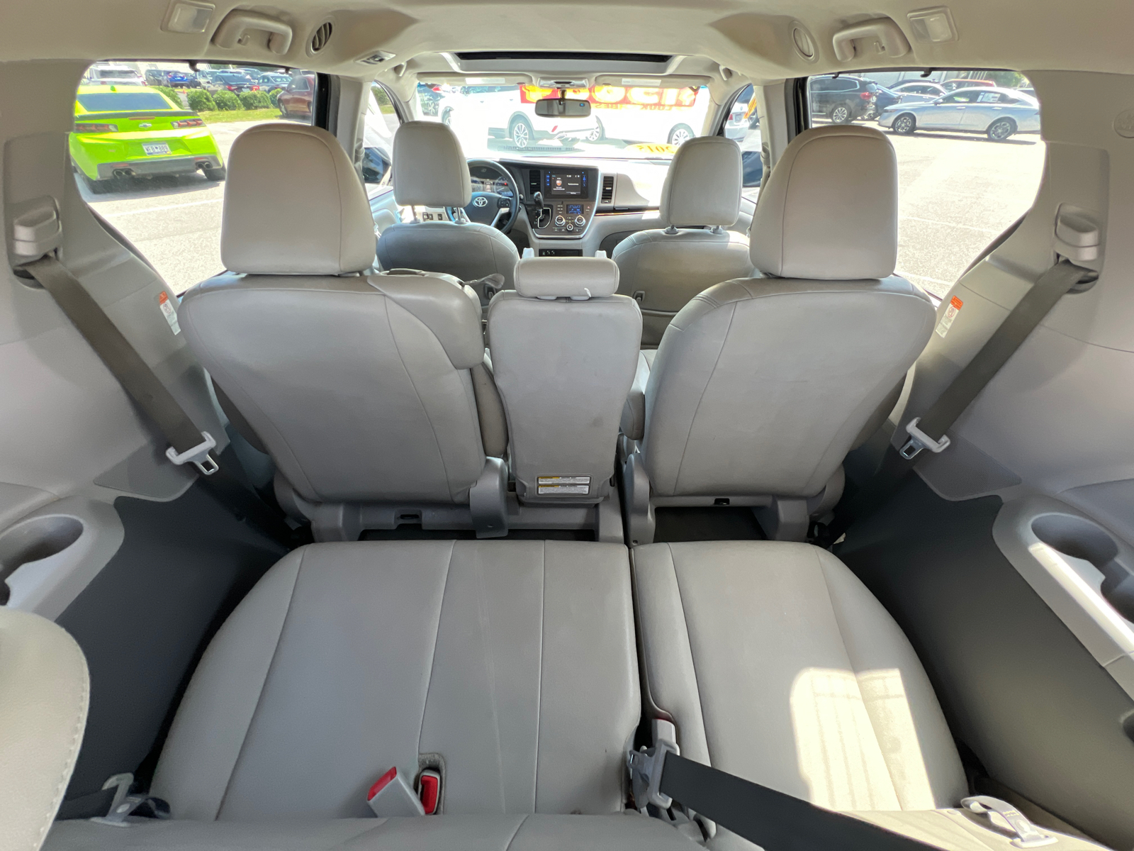 2015 Toyota Sienna XLE 29