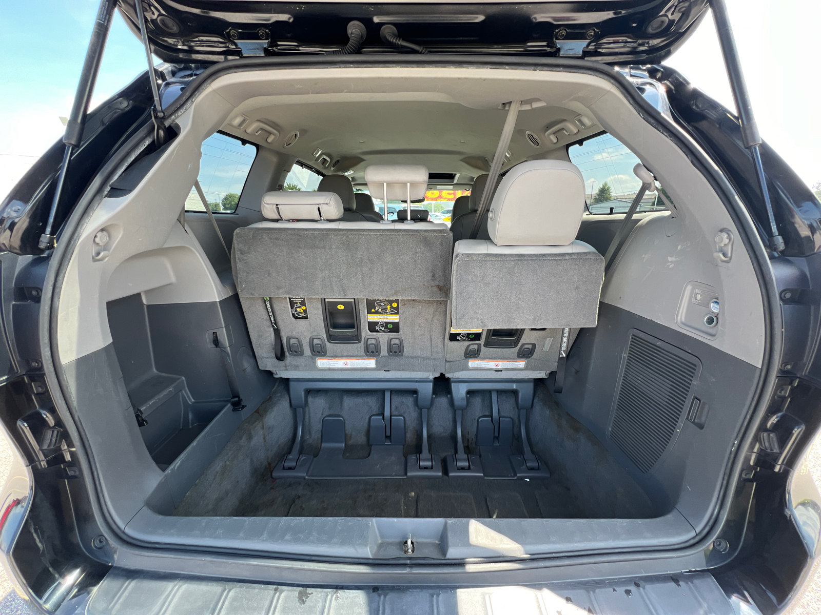 2015 Toyota Sienna XLE 30