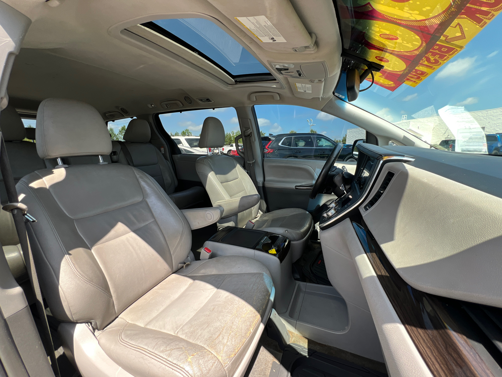 2015 Toyota Sienna XLE 34