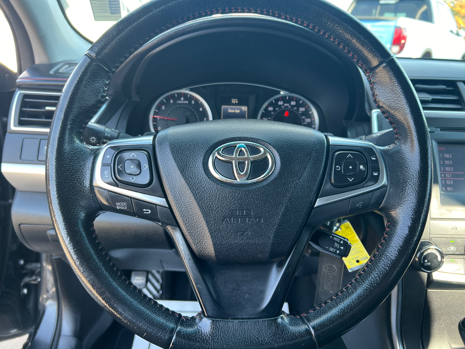 2016 Toyota Camry SE 16