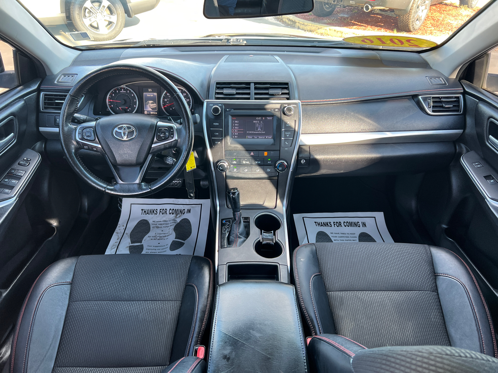 2016 Toyota Camry SE 24