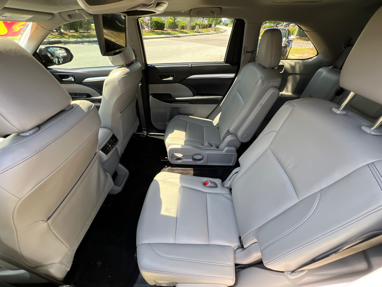 2018 Toyota Highlander XLE 28