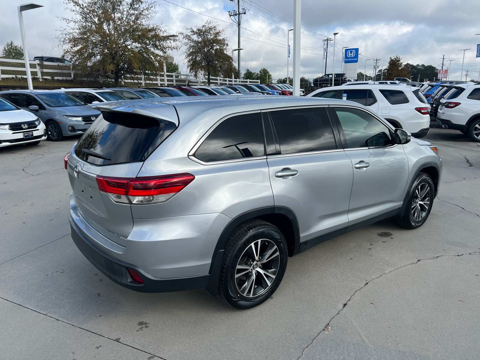 2019 Toyota Highlander LE 7