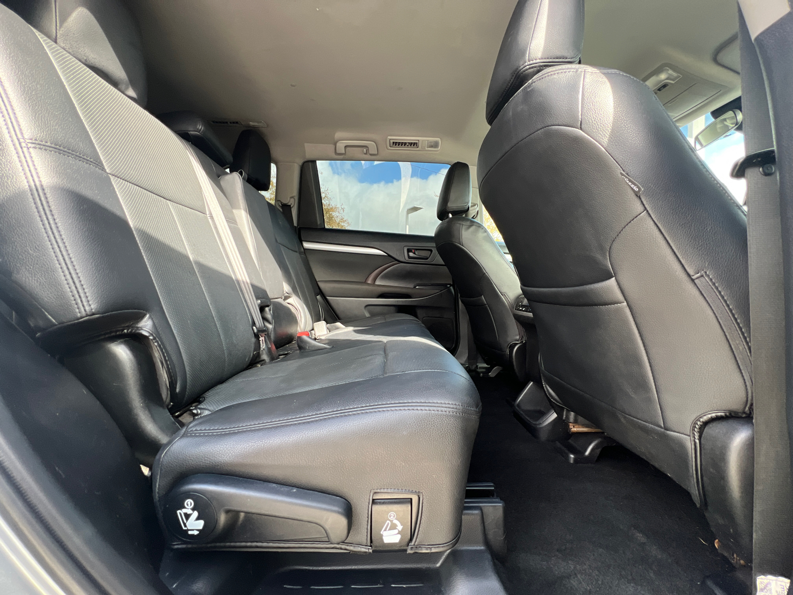 2019 Toyota Highlander LE 30