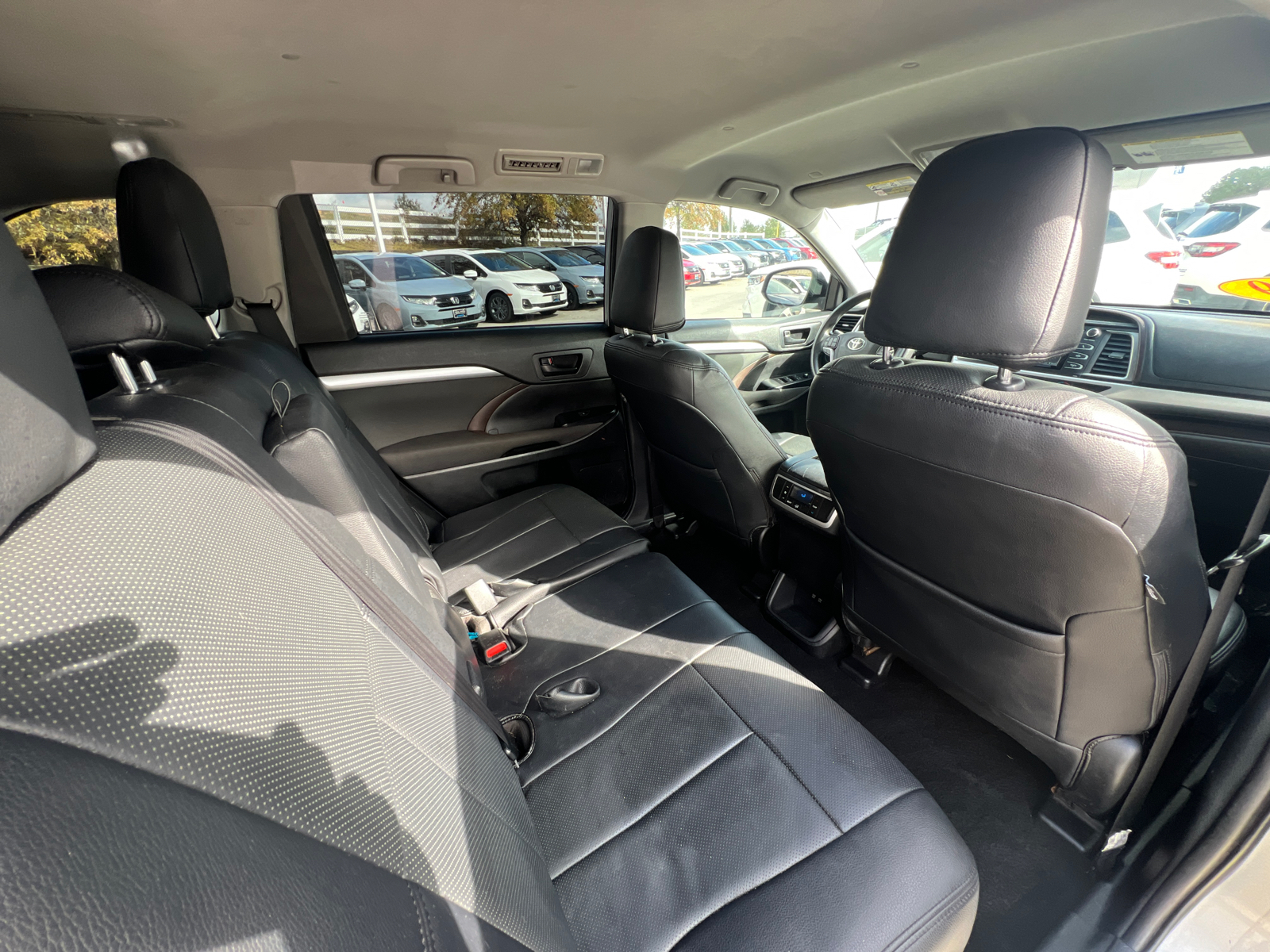 2019 Toyota Highlander LE 31