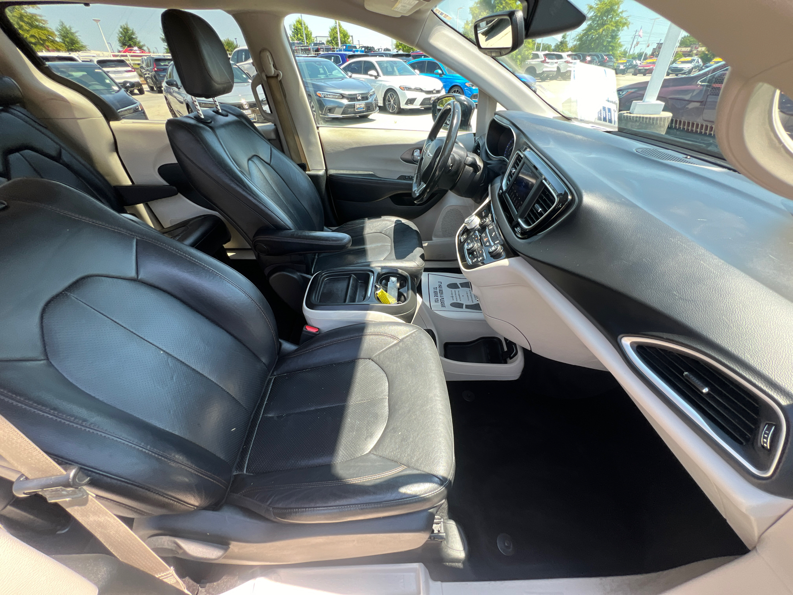 2020 Chrysler Pacifica Touring L 34