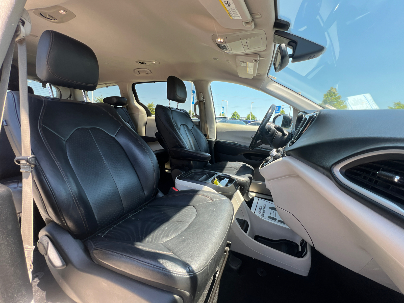 2020 Chrysler Pacifica Touring L 35