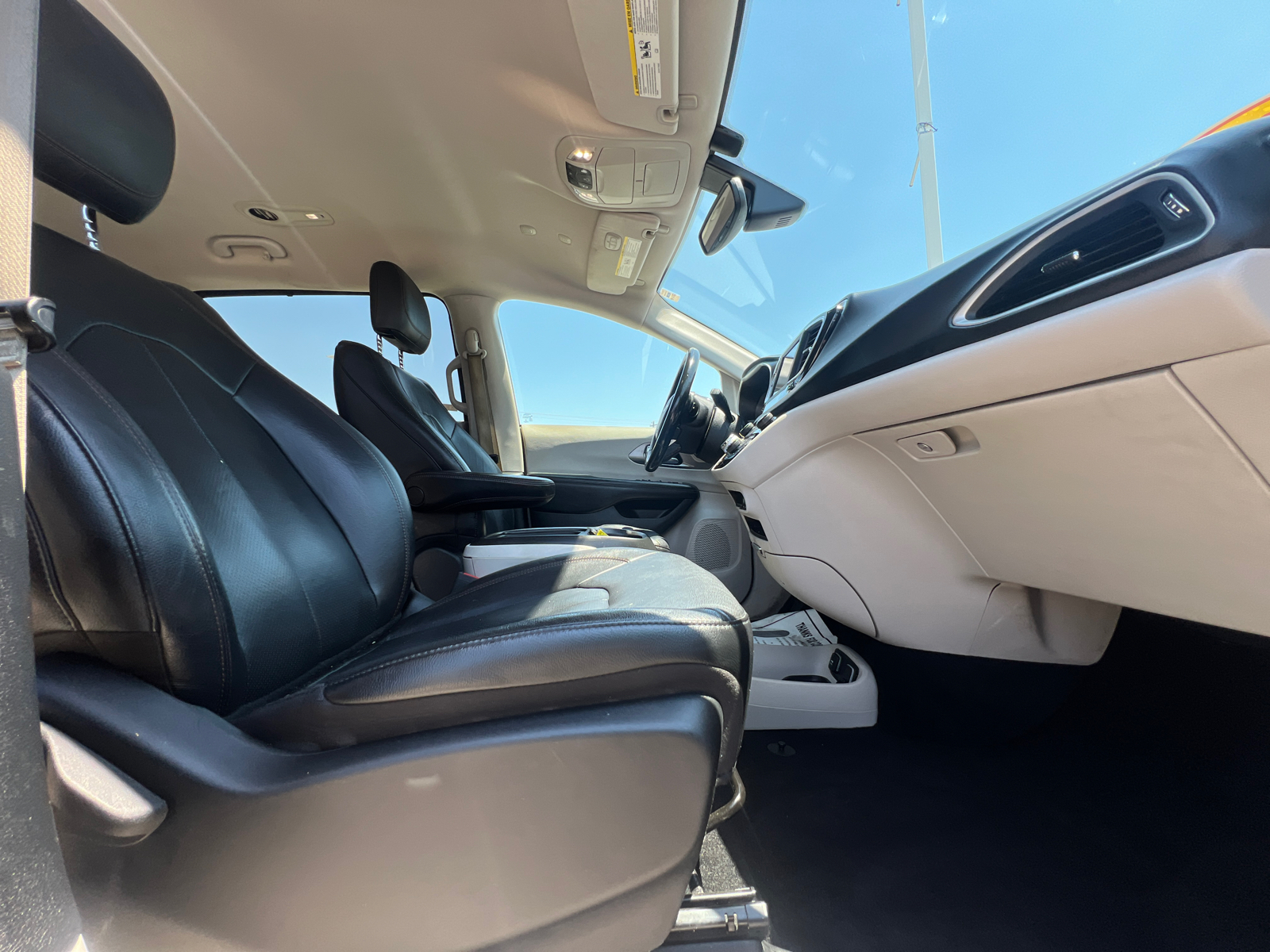 2020 Chrysler Pacifica Touring L 36