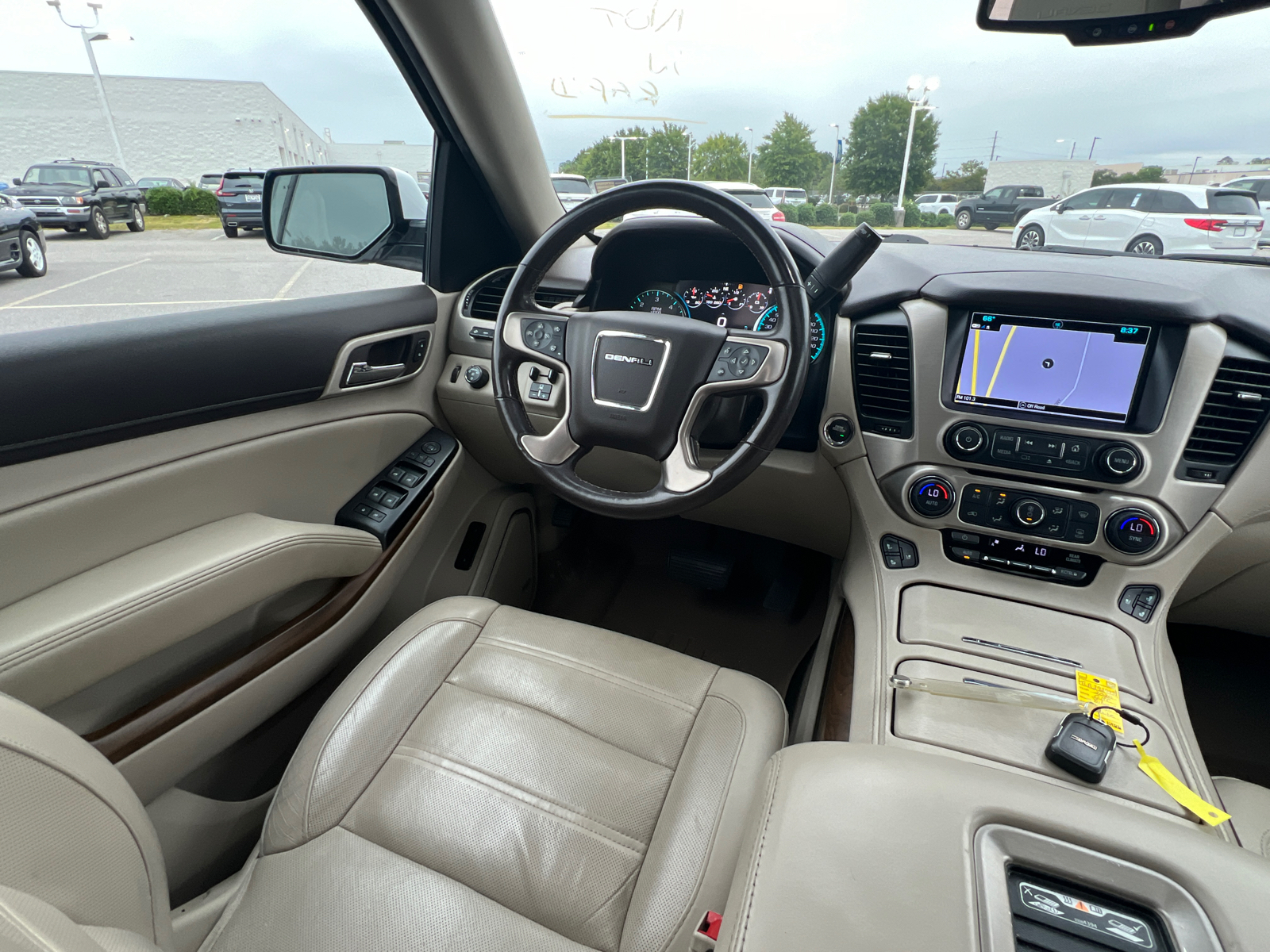 2020 GMC Yukon XL Denali 32