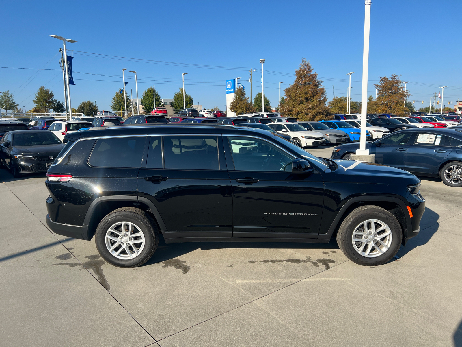 2024 Jeep Grand Cherokee L Laredo 8