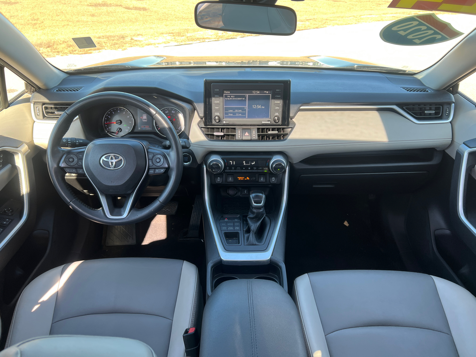 2020 Toyota RAV4 XLE Premium 24