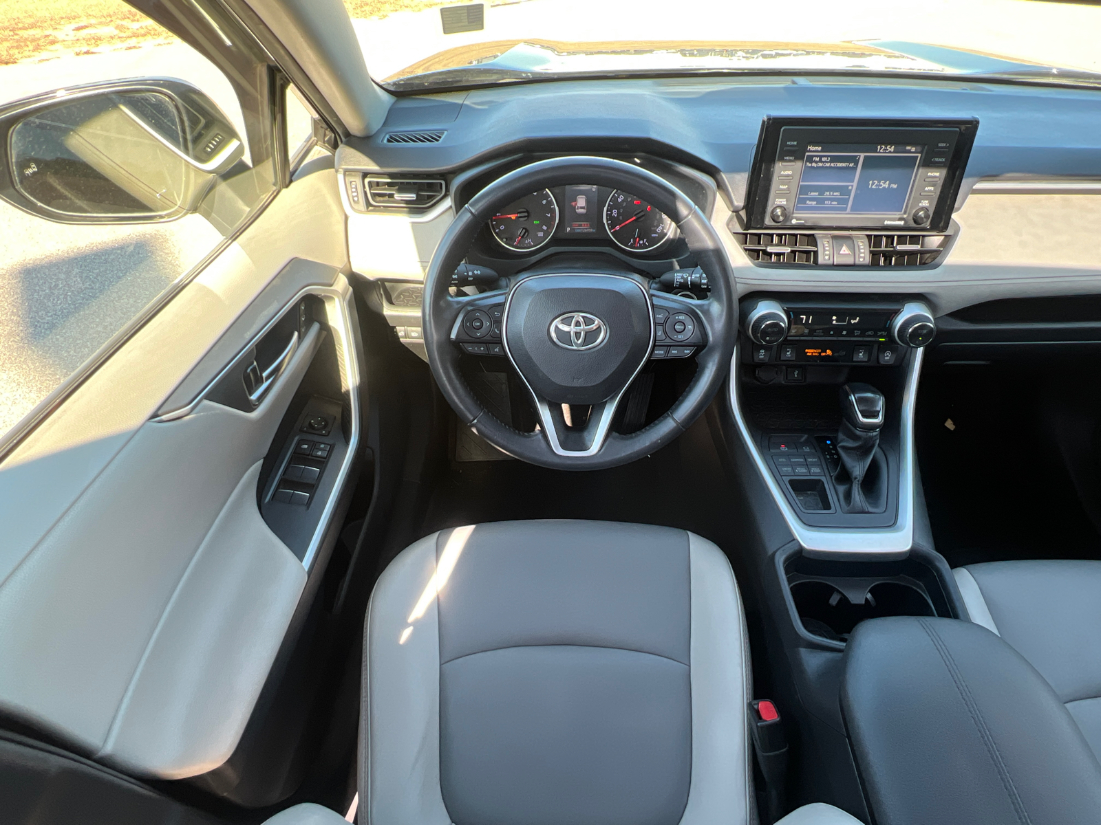 2020 Toyota RAV4 XLE Premium 26